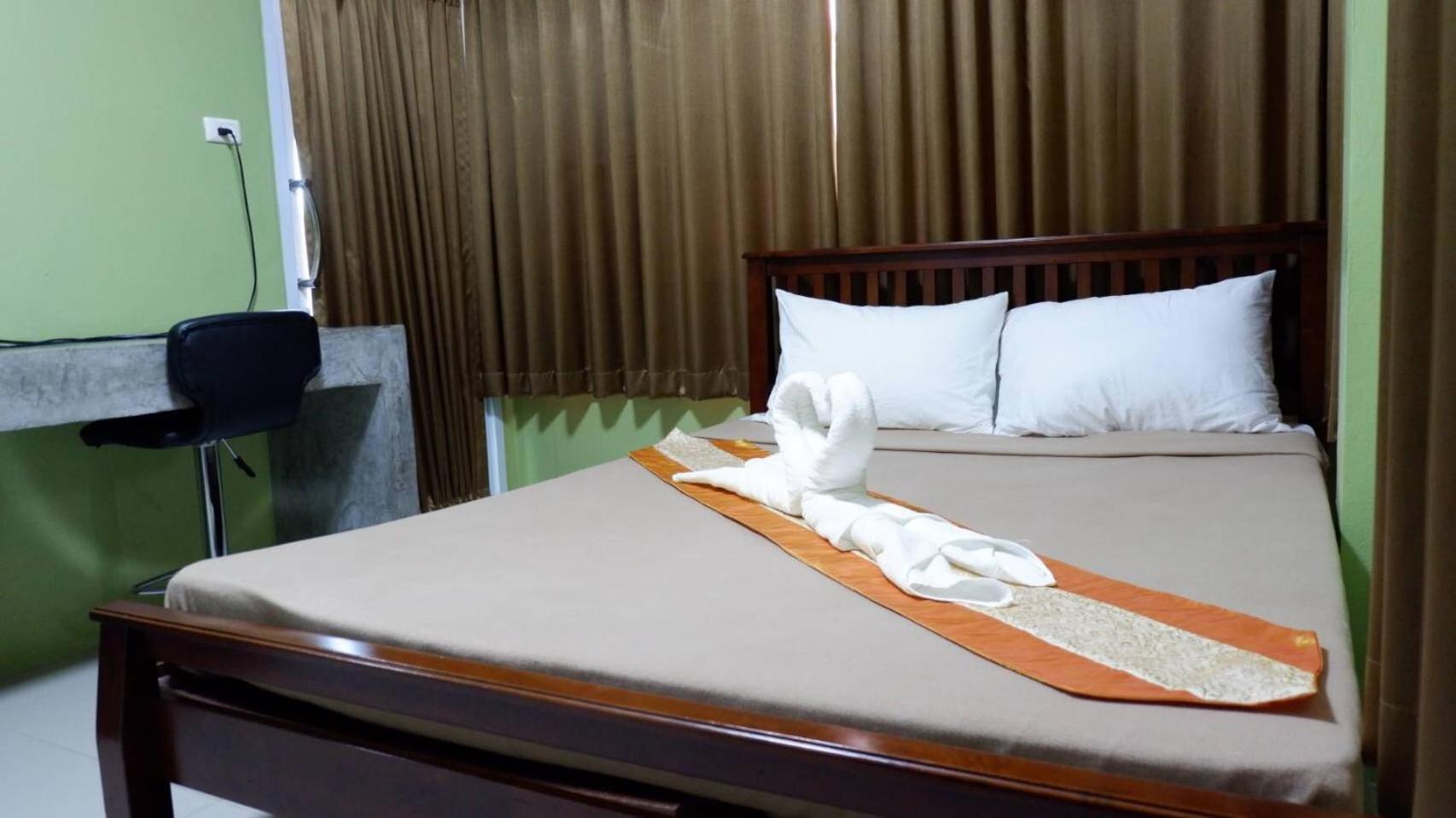 Budget Double Room - Photo 23