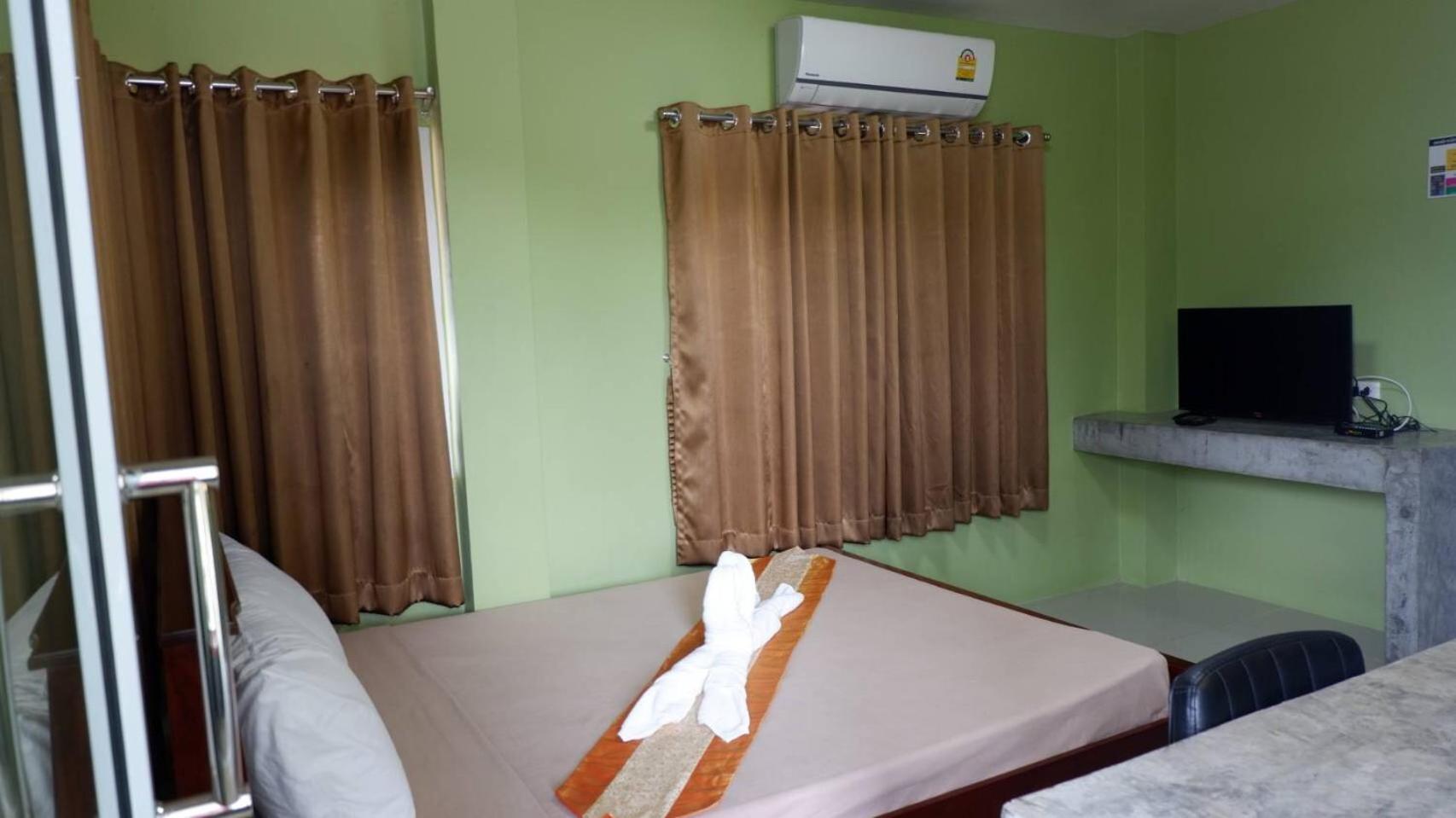 Budget Double Room - Photo 24