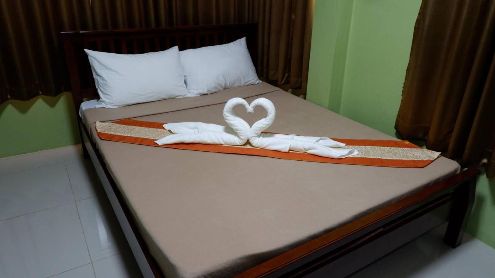 Budget Double Room - Photo 28