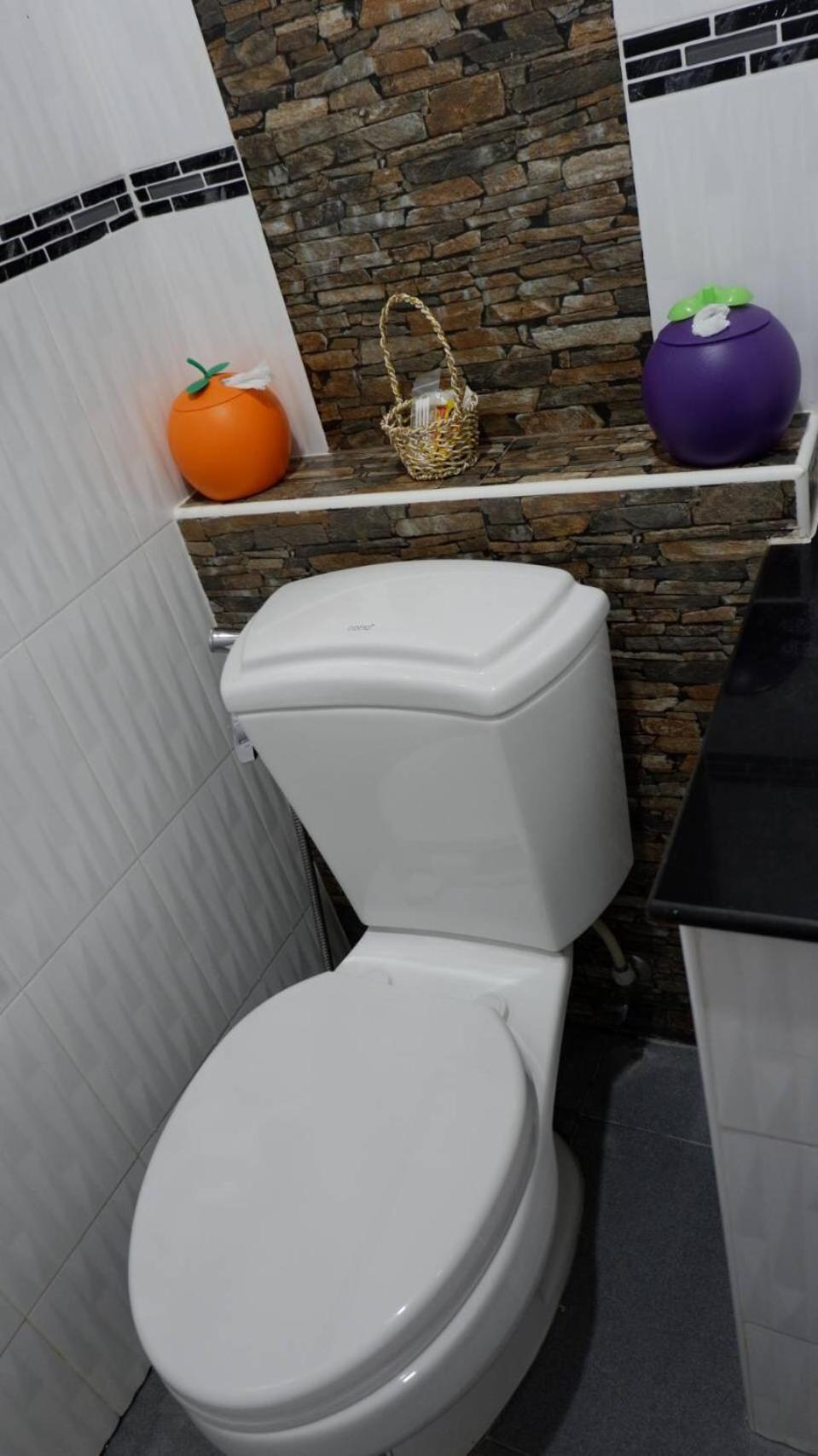 Budget Double Room - Photo 10