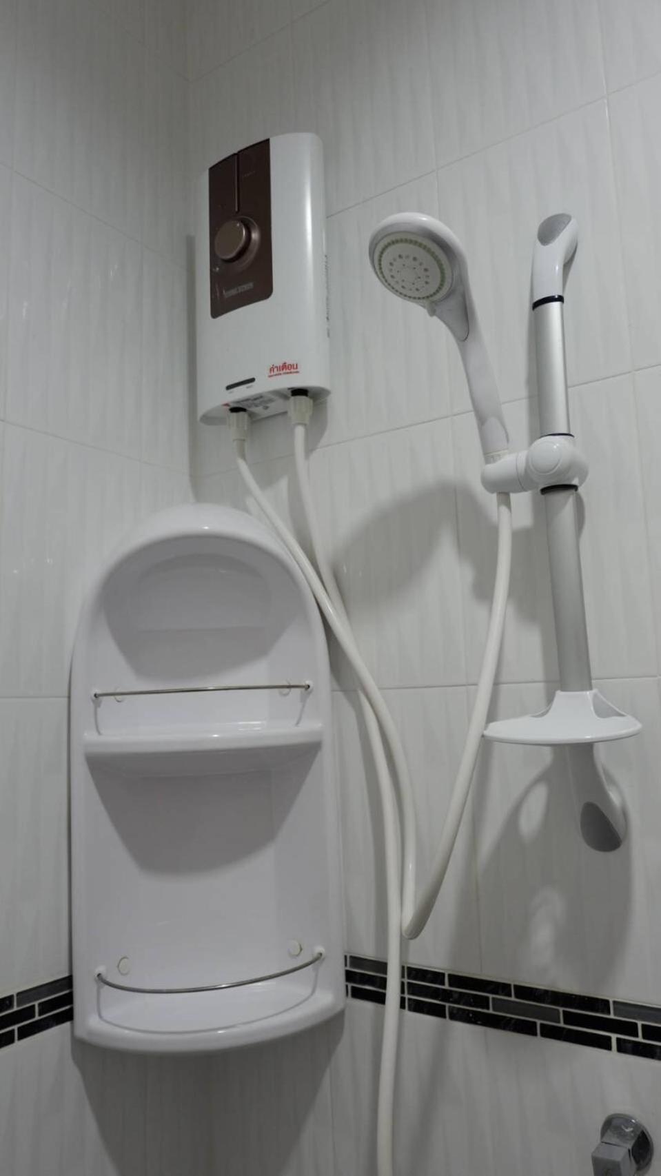 Budget Double Room - Photo 11