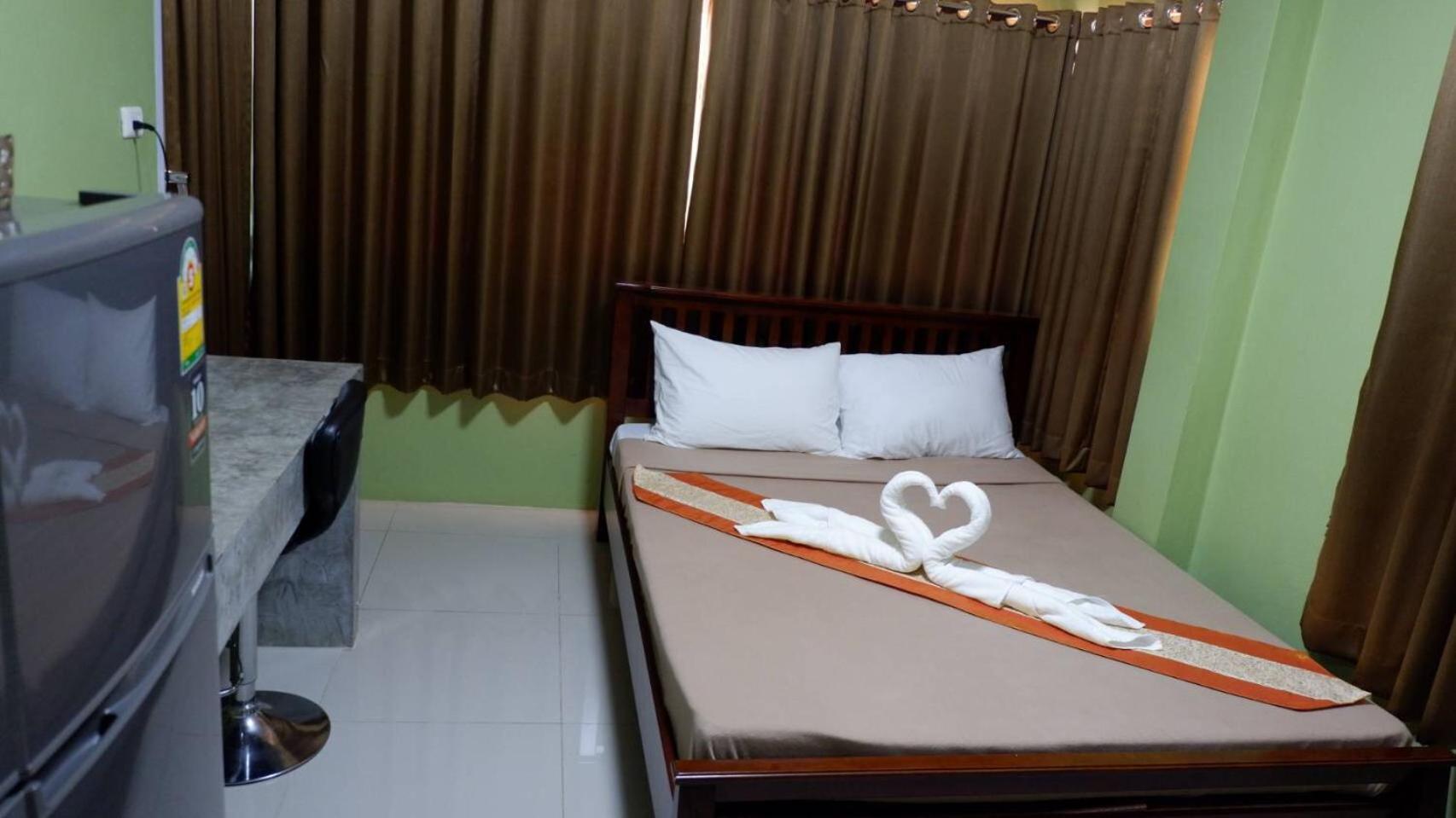Budget Double Room - Photo 22
