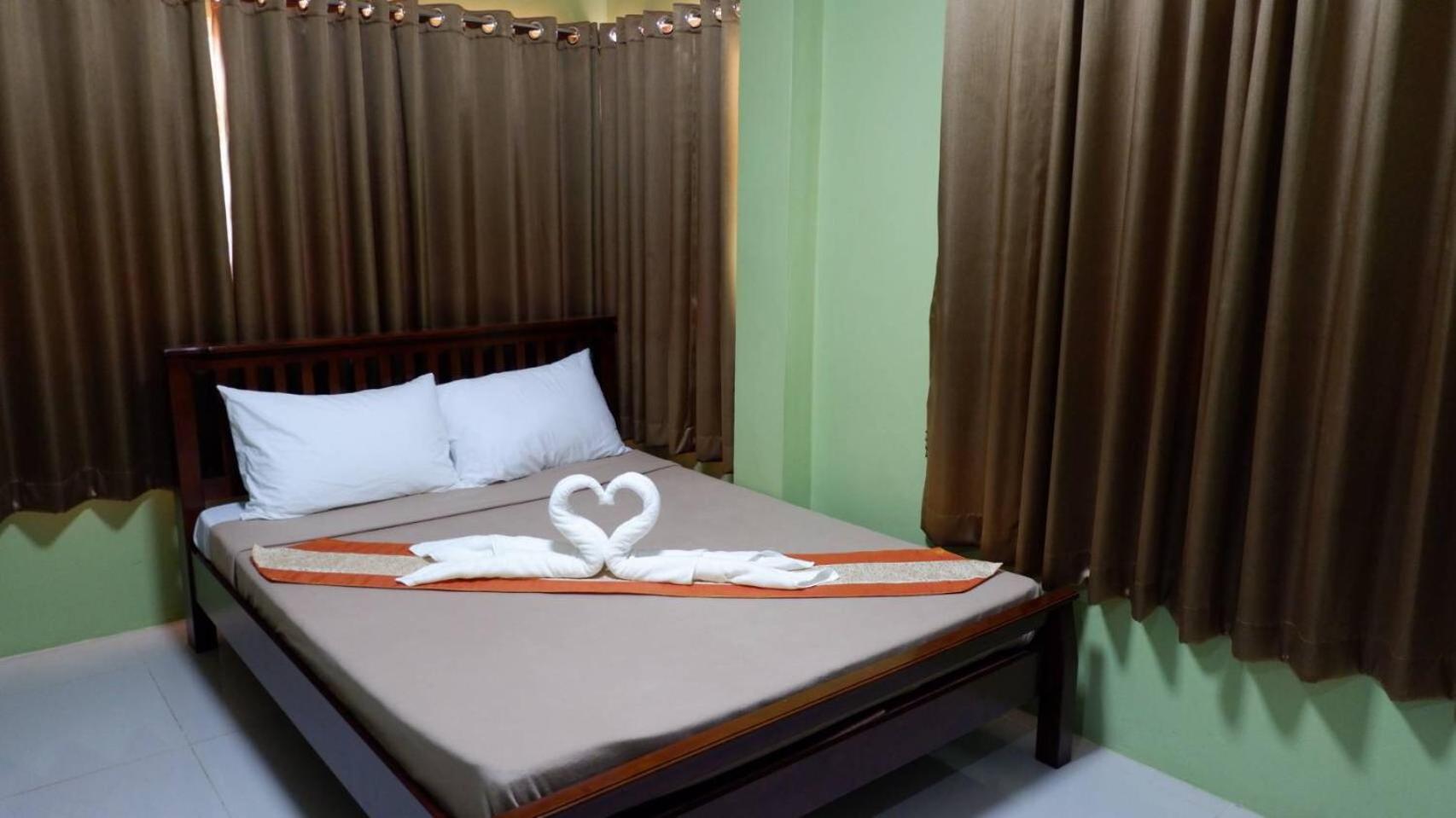 Budget Double Room - Photo 21