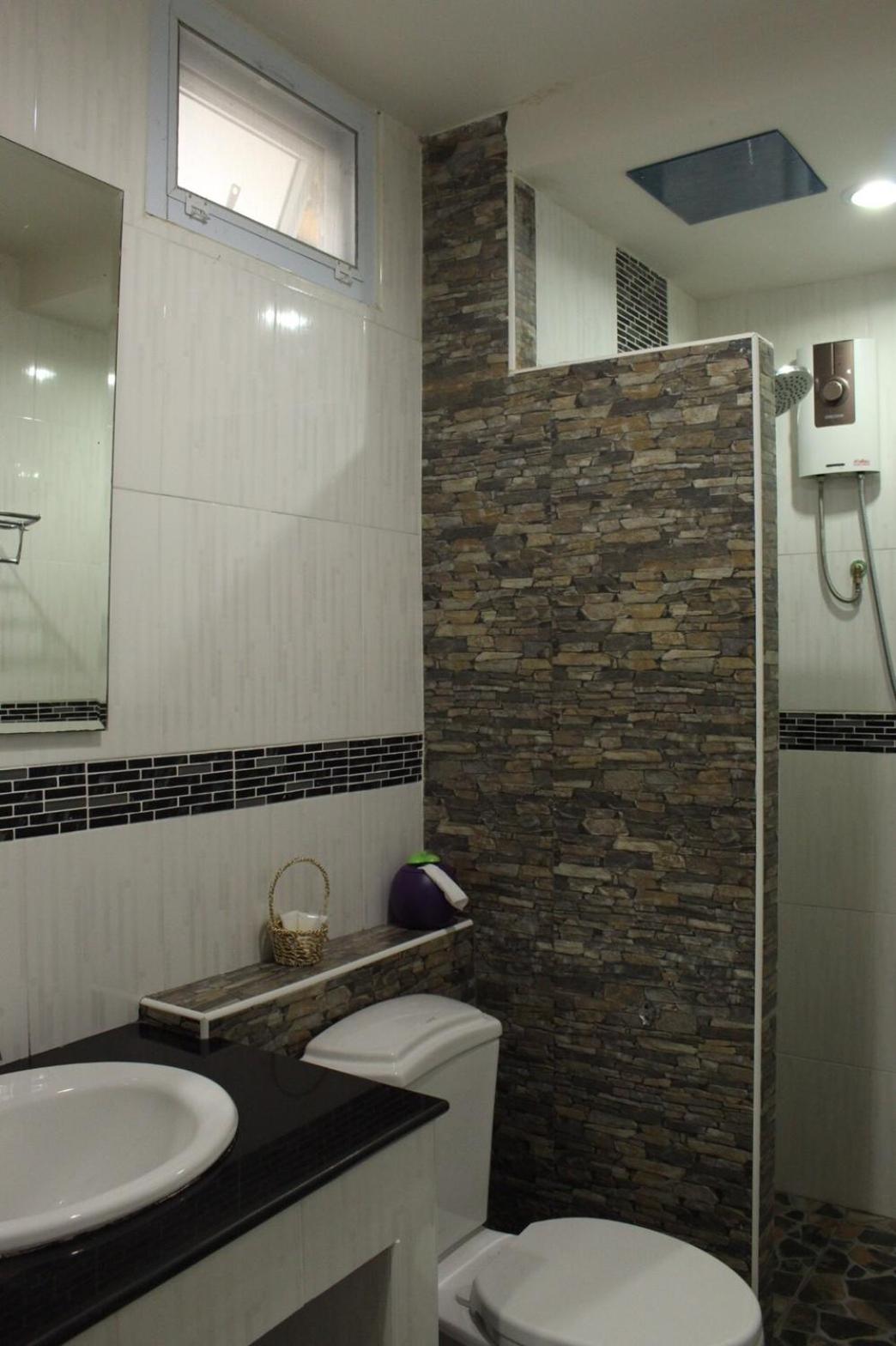 Budget Double Room - Photo 13