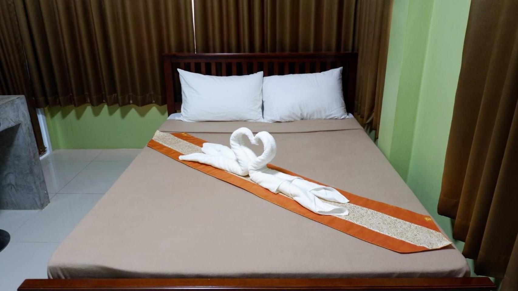 Budget Double Room - Photo 26