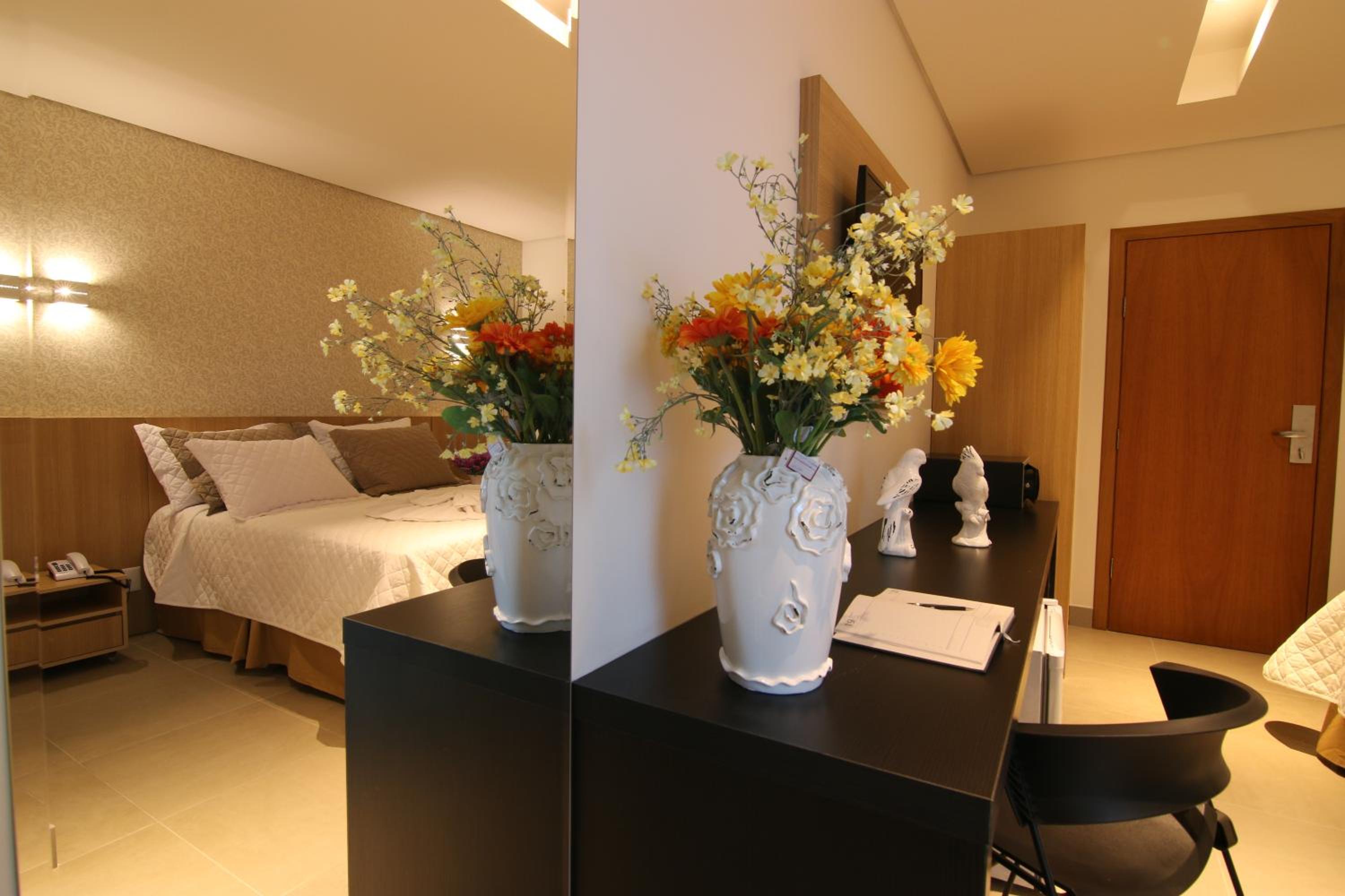 Executive Suite - Photo 12