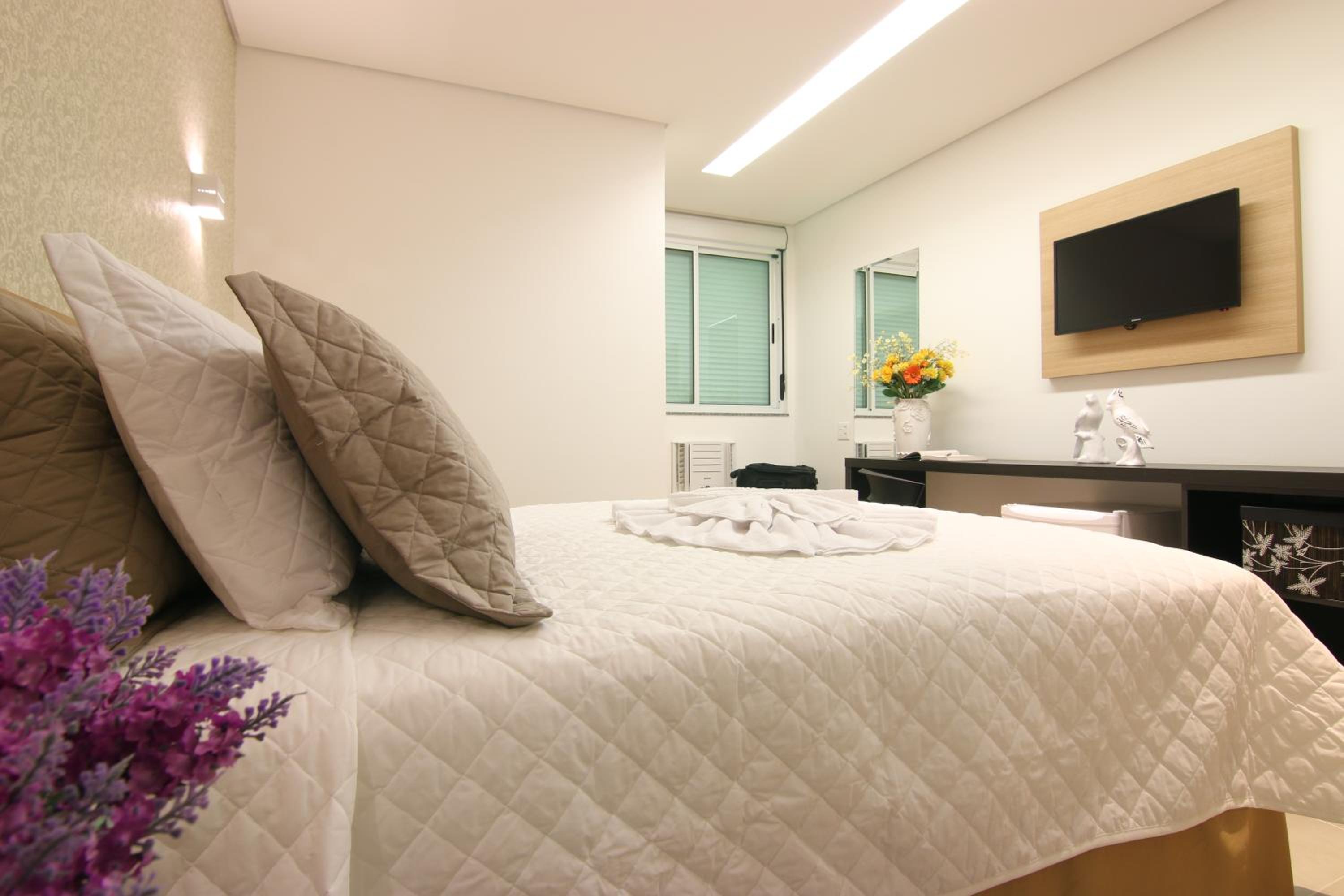 Executive Suite - Photo 4