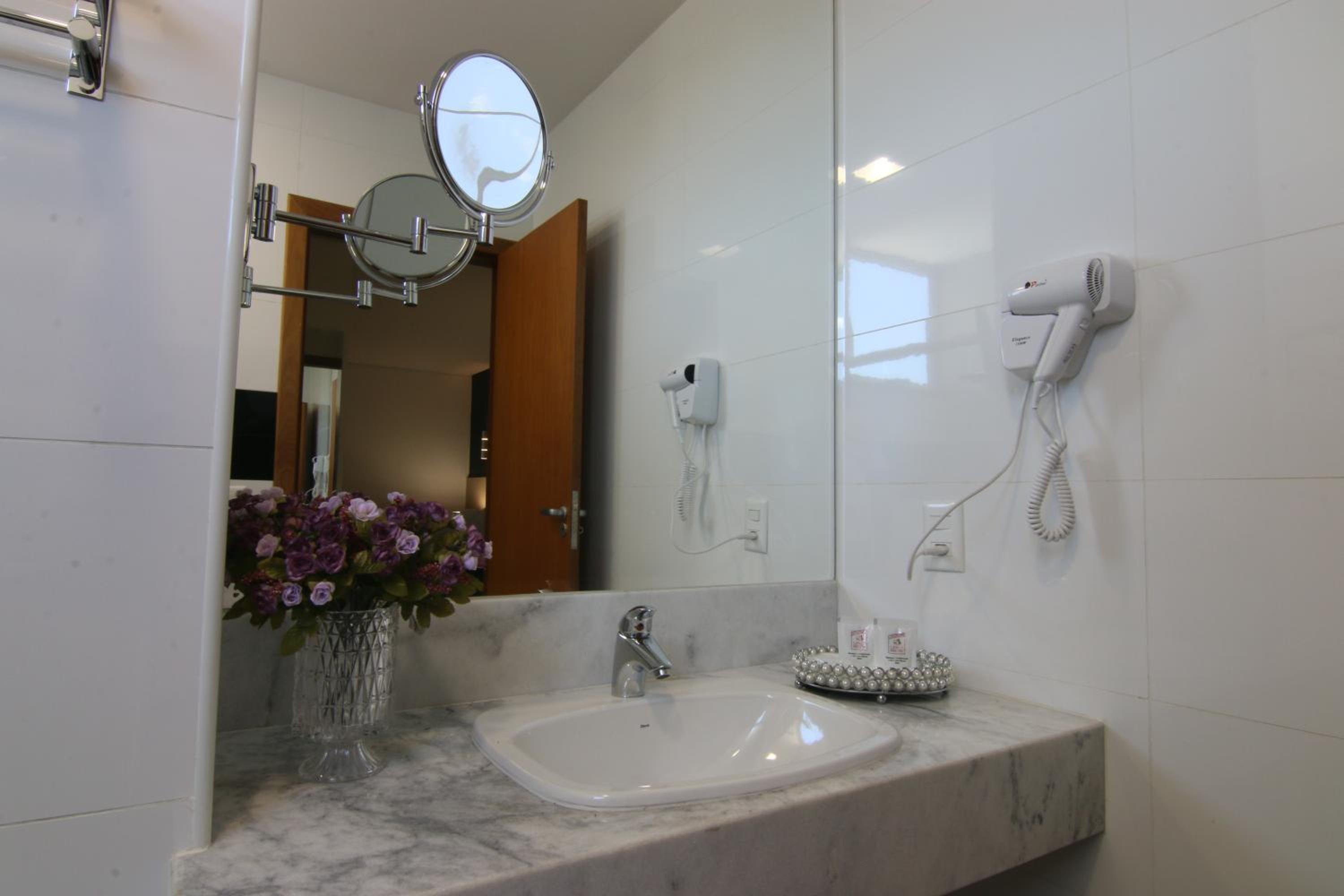 Executive Suite - Photo 6