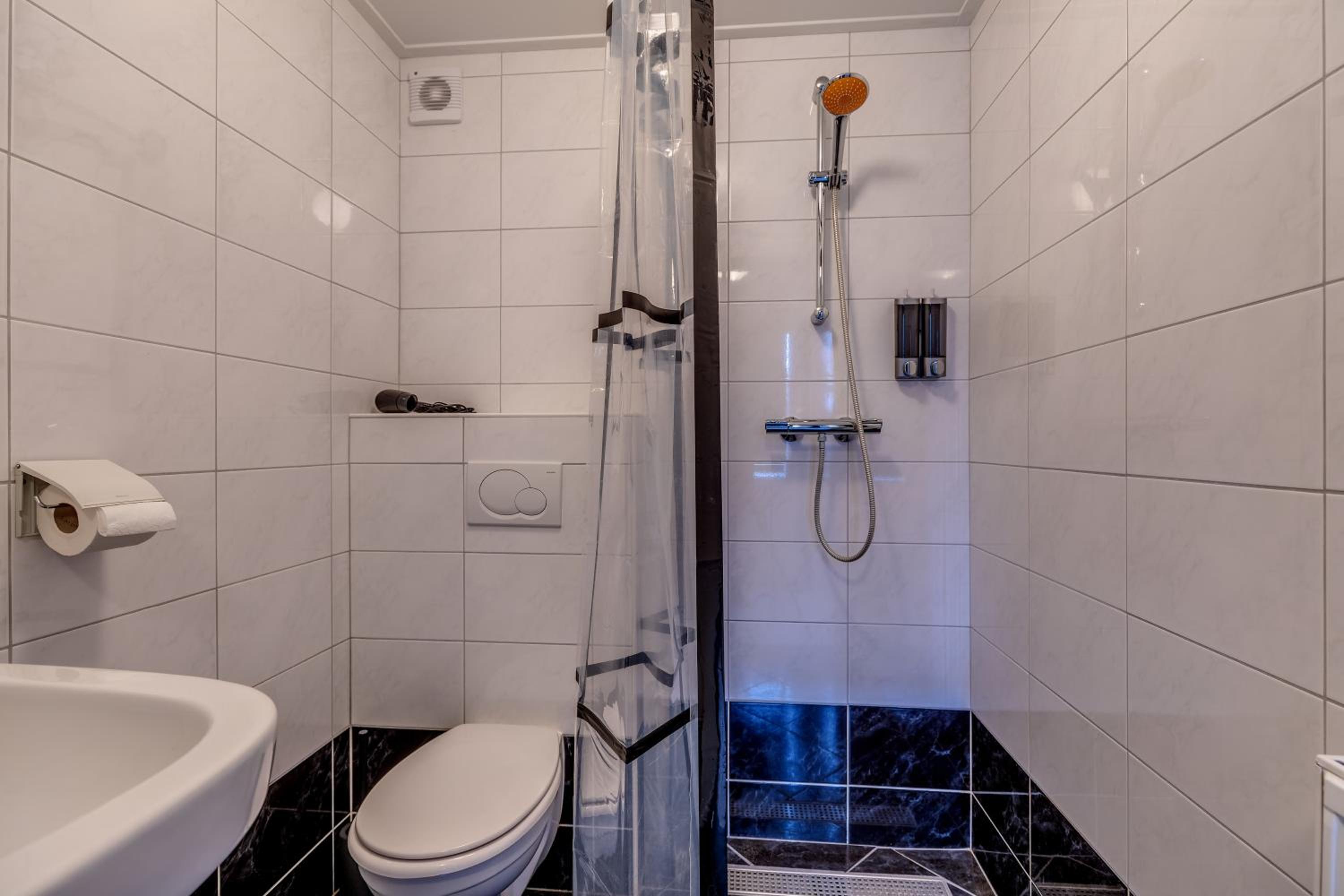 Double Room with Private Bathroom photo 3