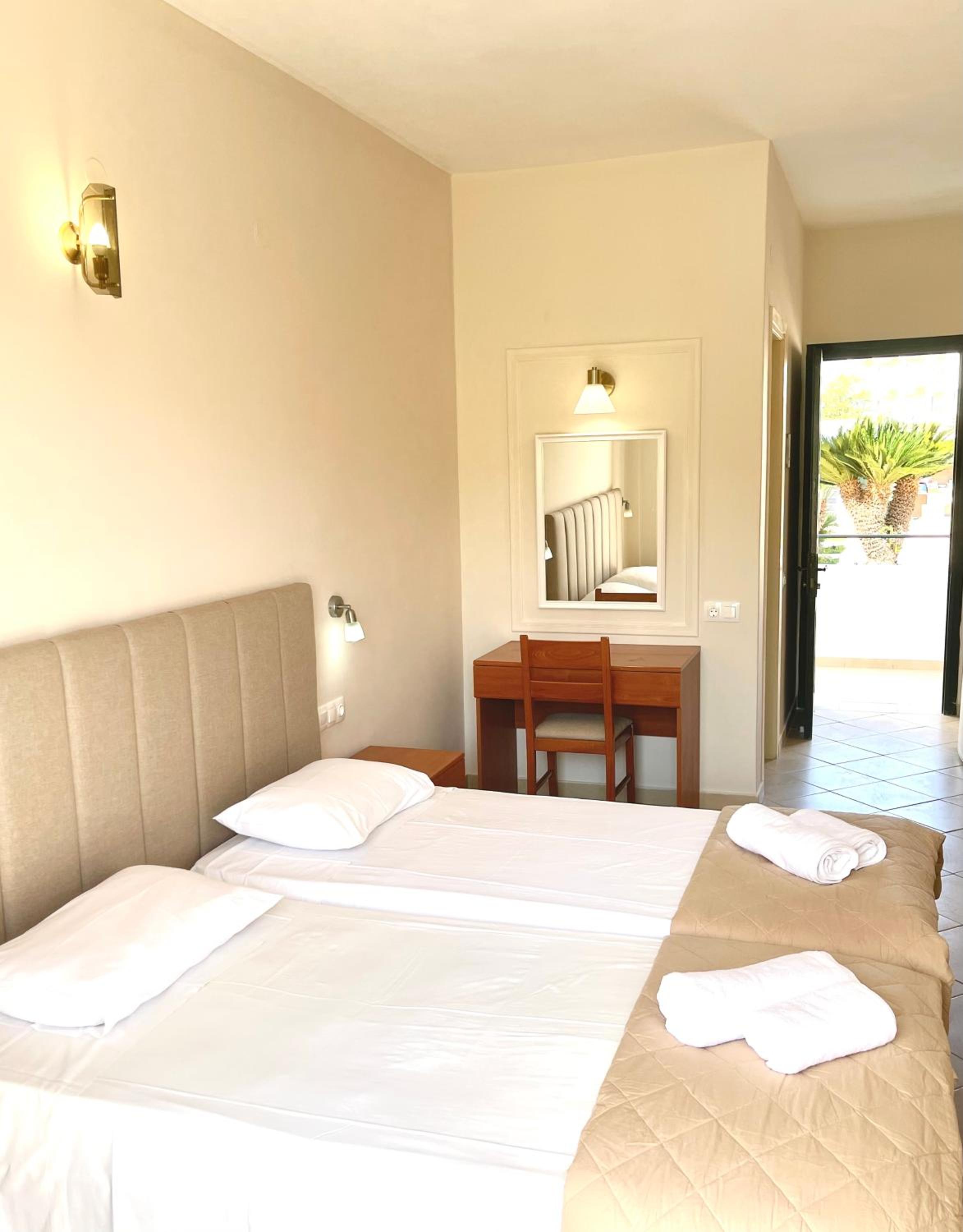 Studio (2 Adults)