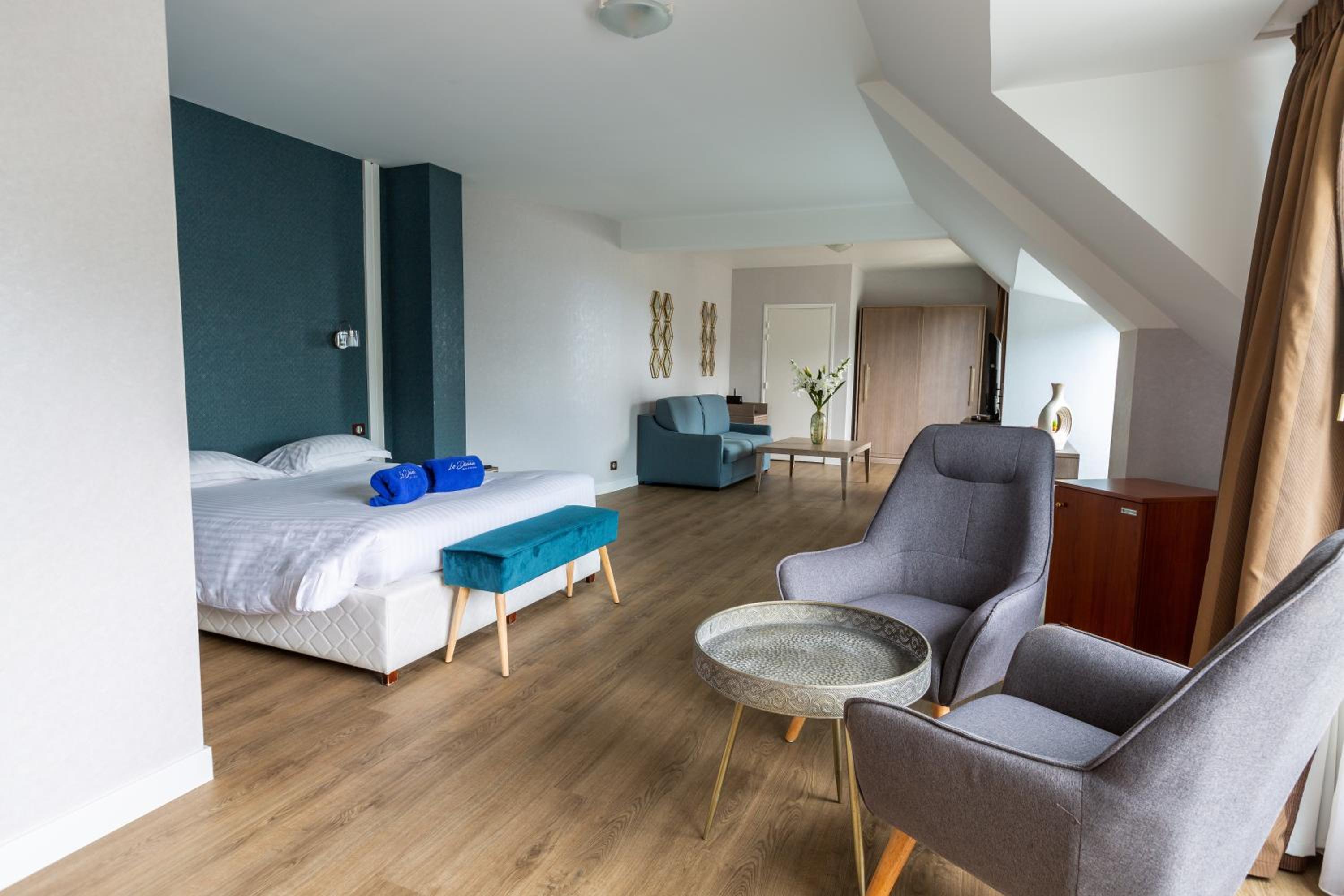 Junior Suite with Lateral Sea View photo 1