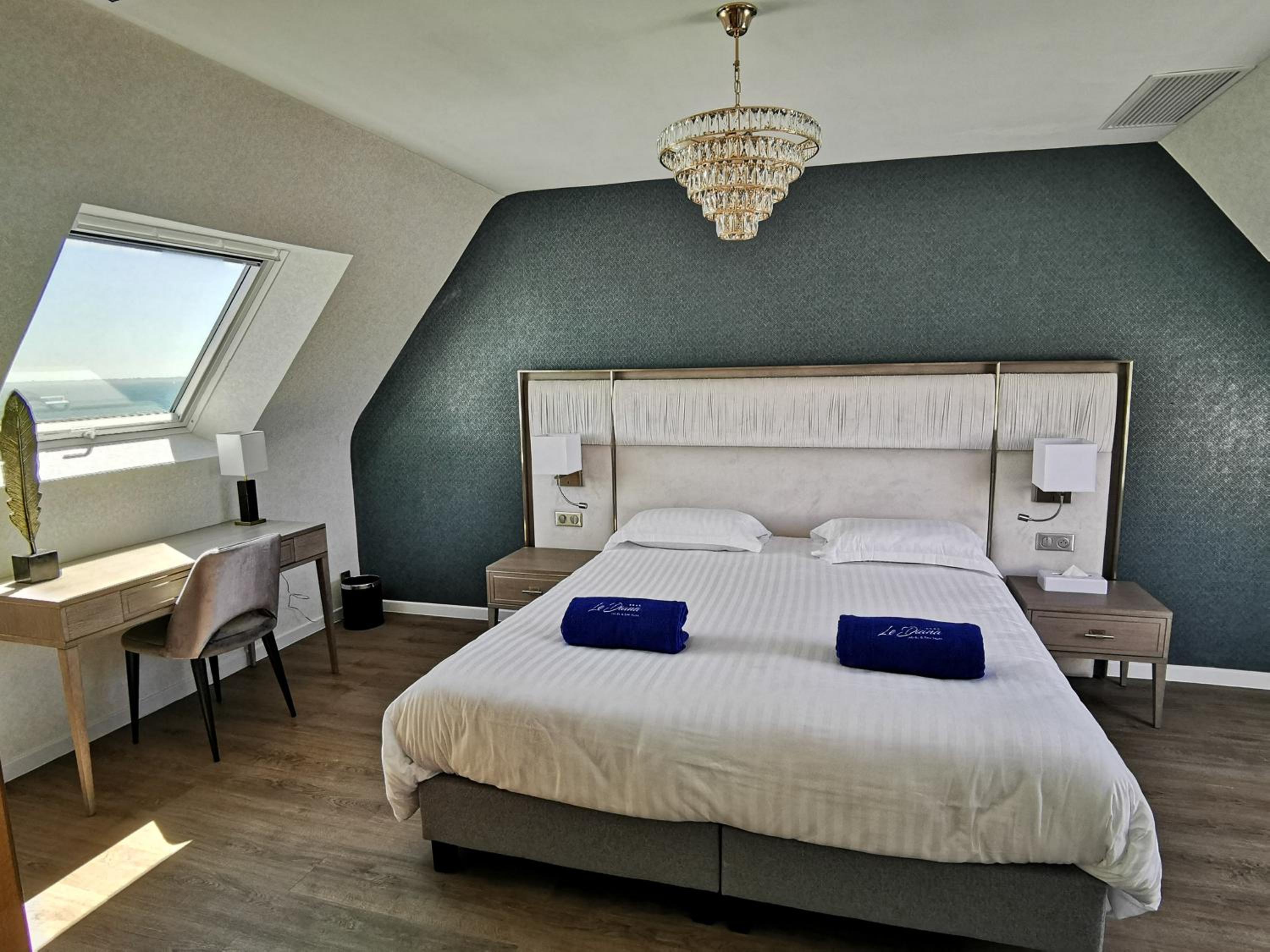 Superior Suite with Sea View - Photo 1