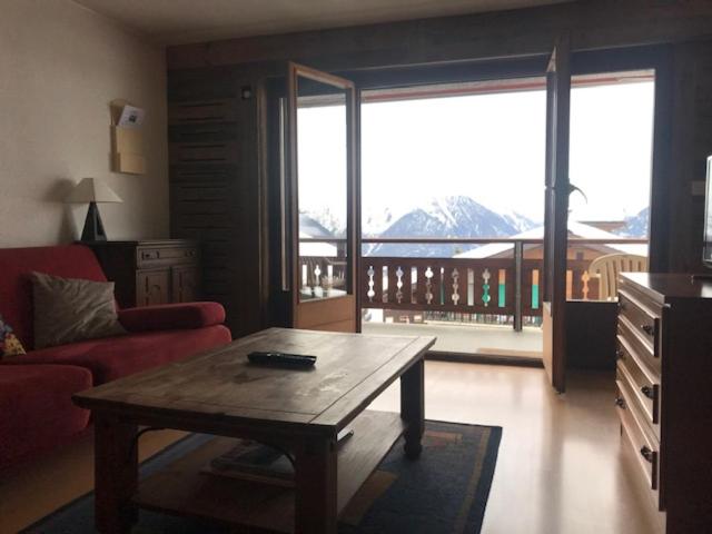 Apartment with Mountain View photo 2
