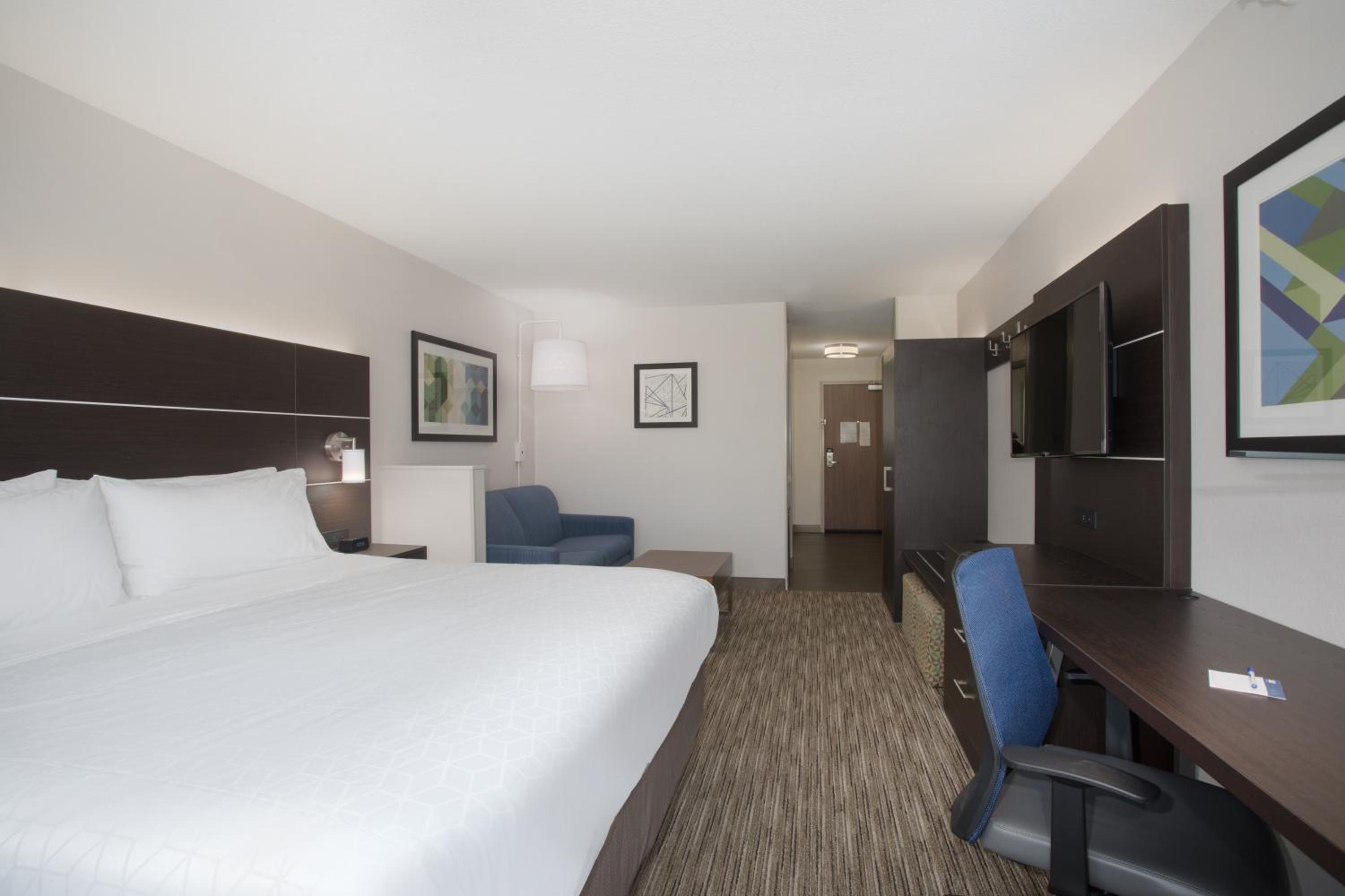 Standard King Room - Photo 6