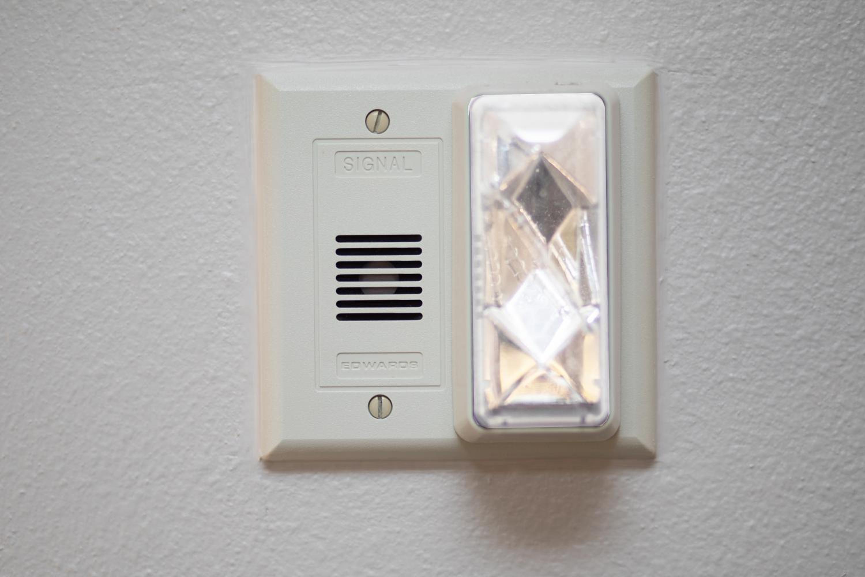 King Room - Mobility Access/Roll in Shower - Non-Smoking - Photo 2