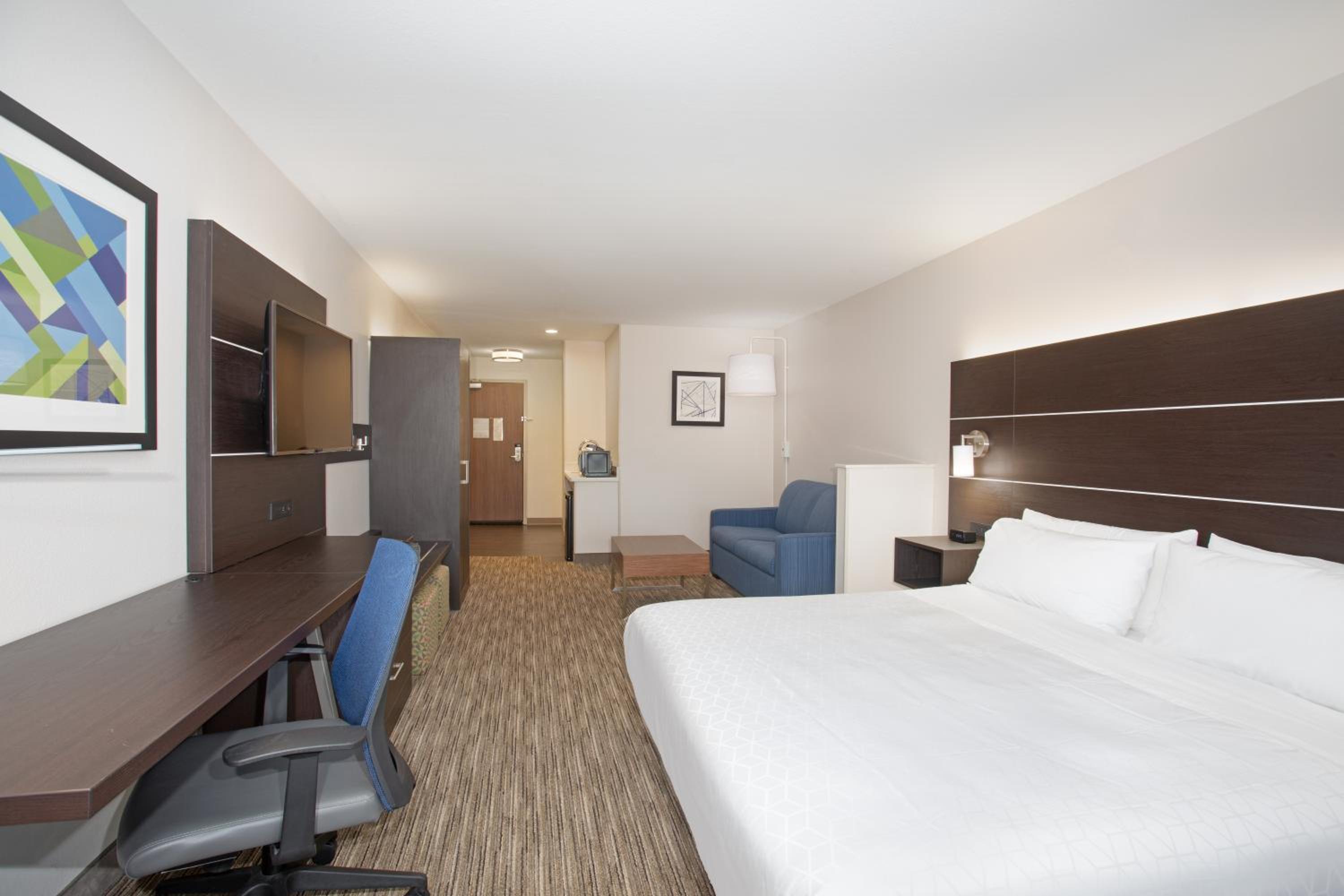King Suite with Sofa Bed - Photo 7