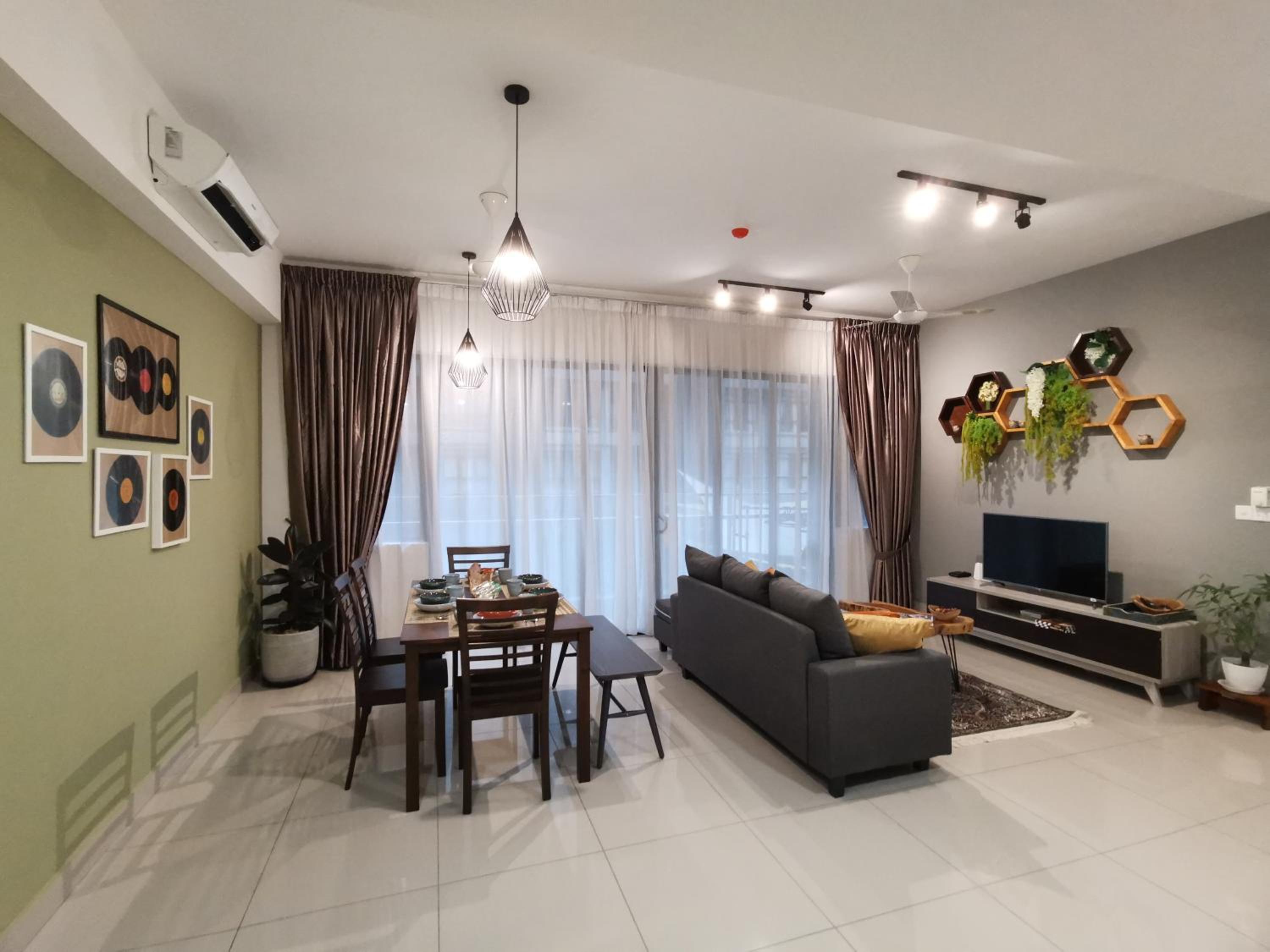 Three-Bedroom Apartment photo 1