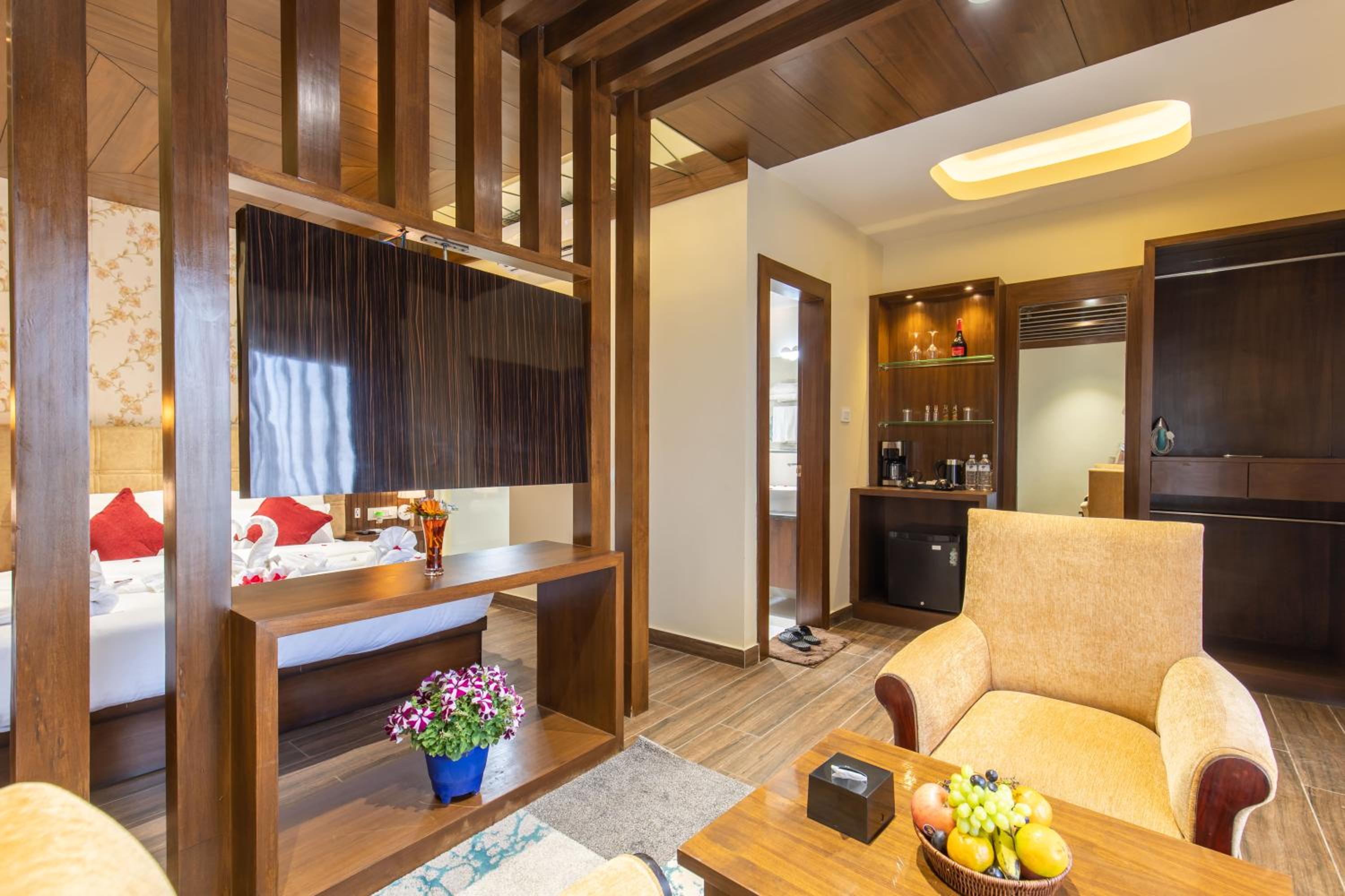 Honeymoon Suite - Photo 2