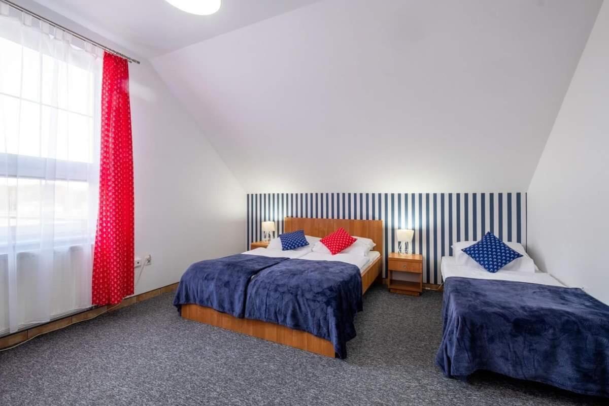 Twin Room thumbnail 5