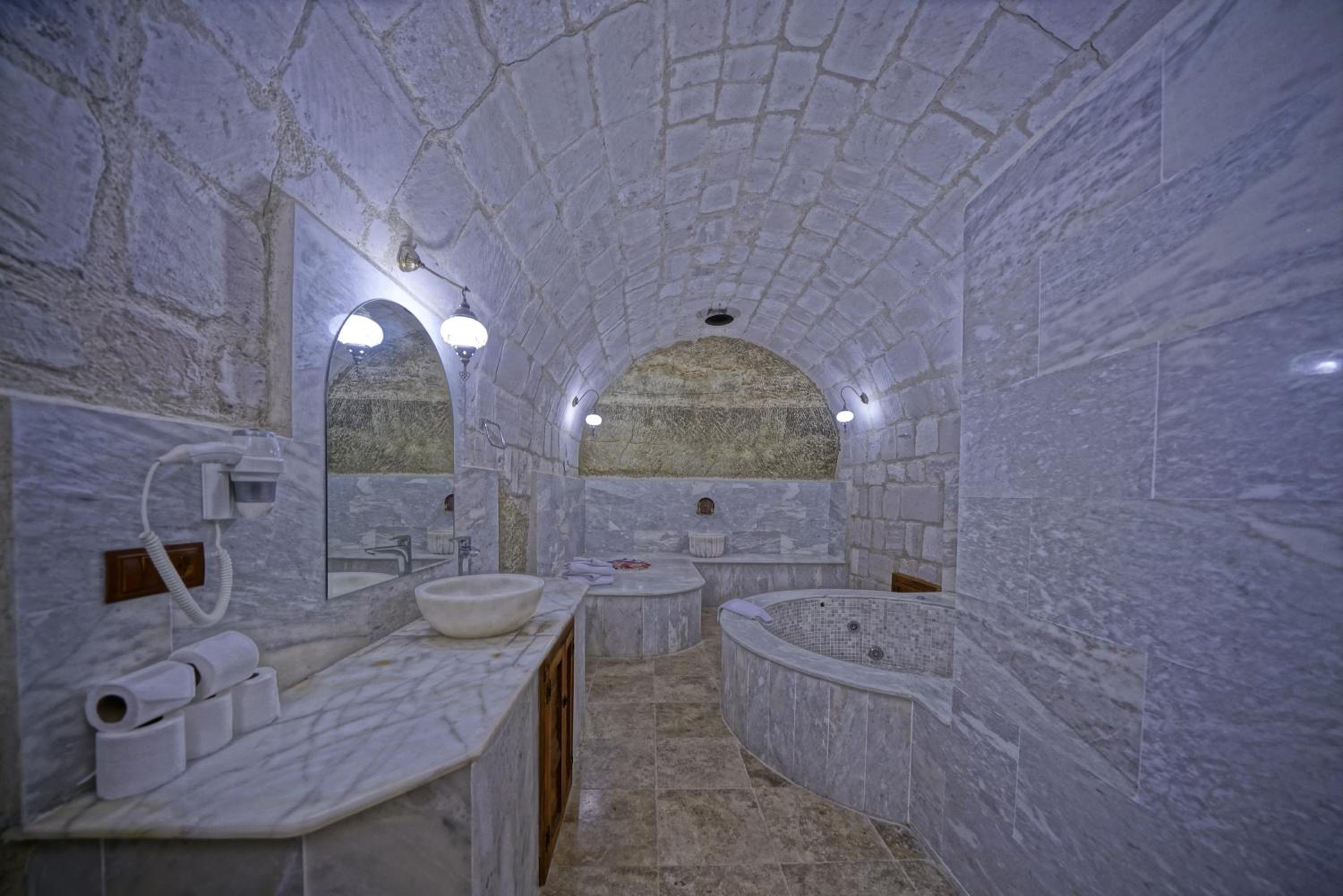 Classic Cave Suite - Photo 15