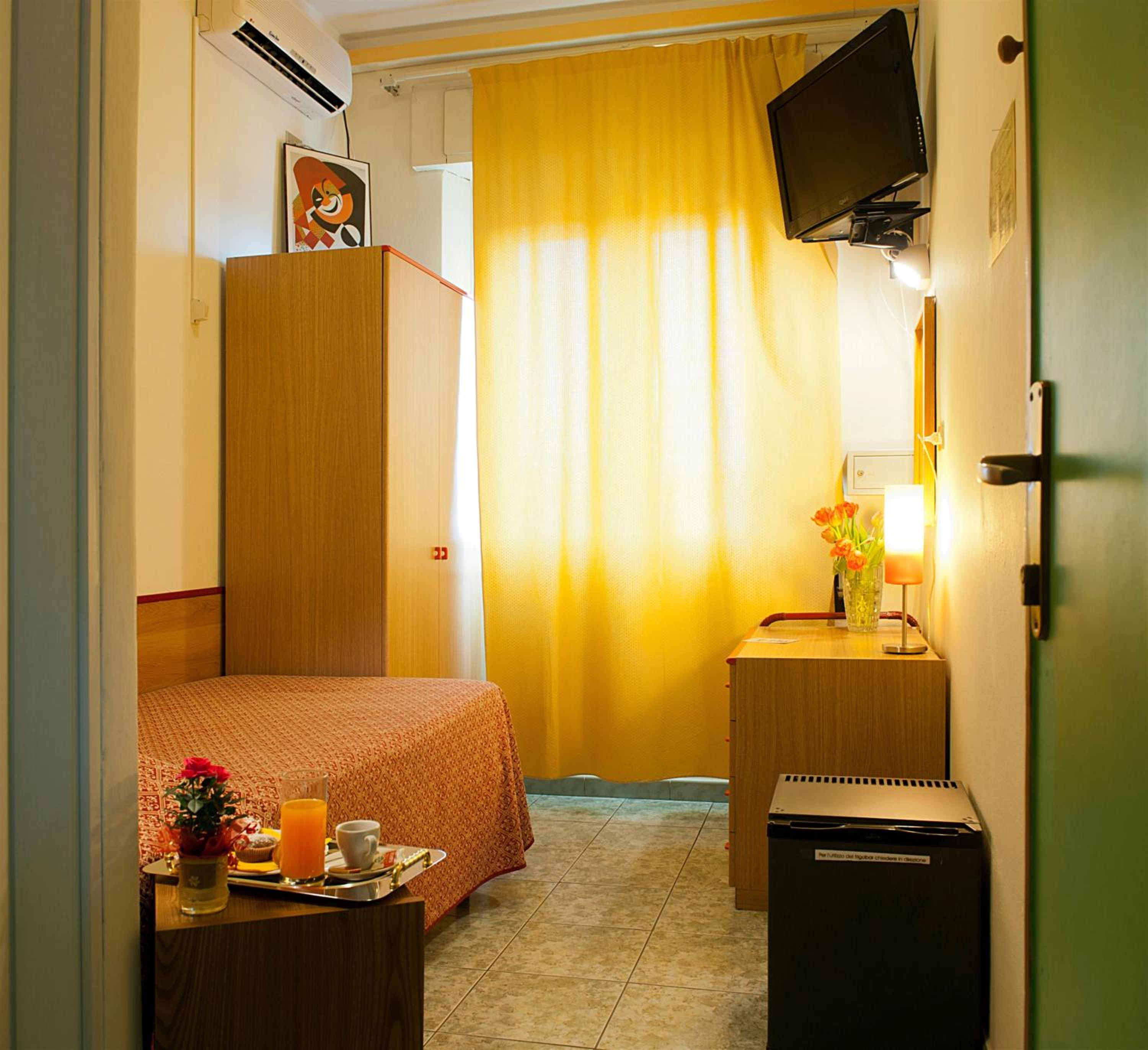 Single Room with Private External Bathroom photo 2
