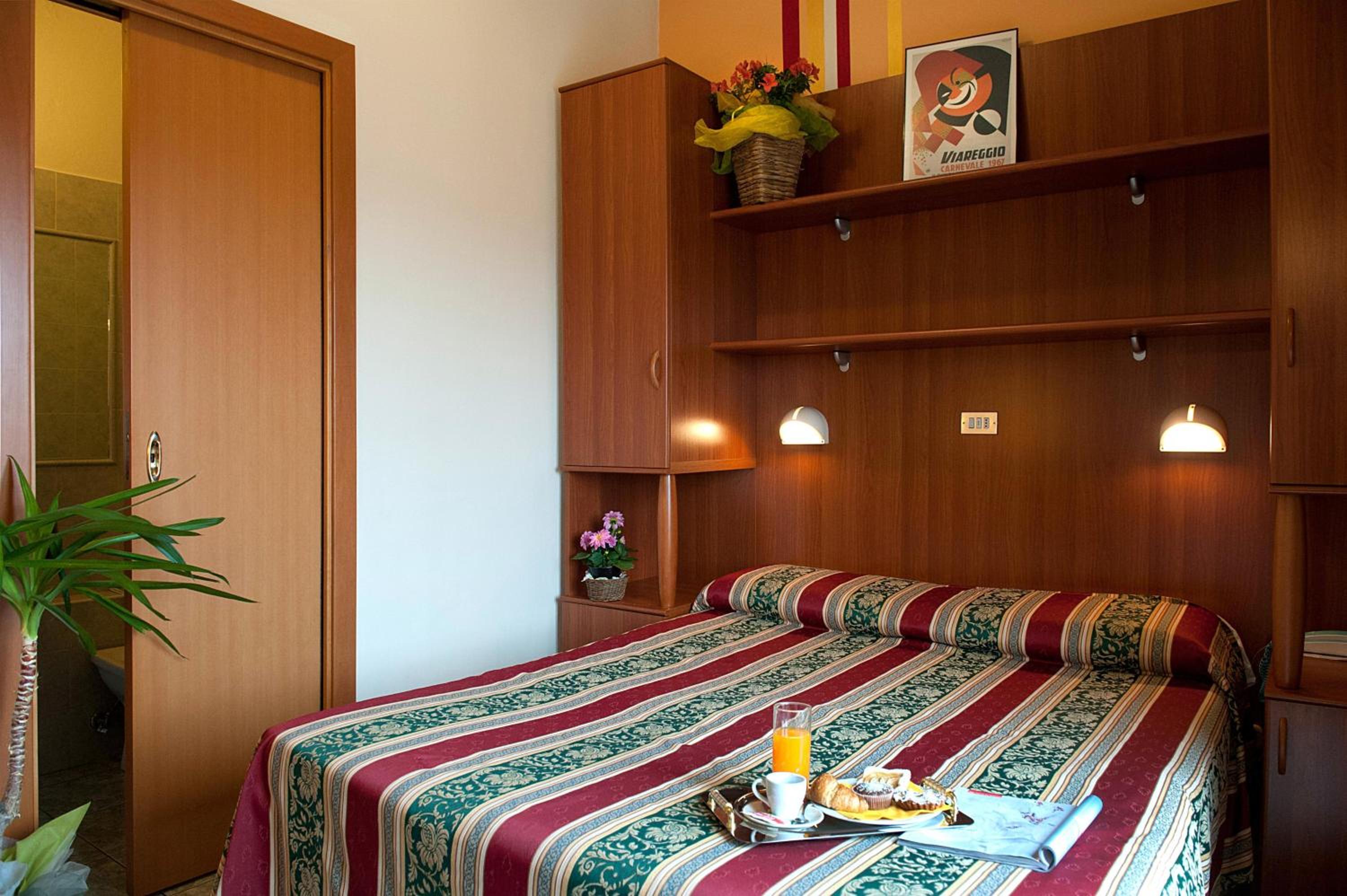Double or Twin Room with Partial Sea View