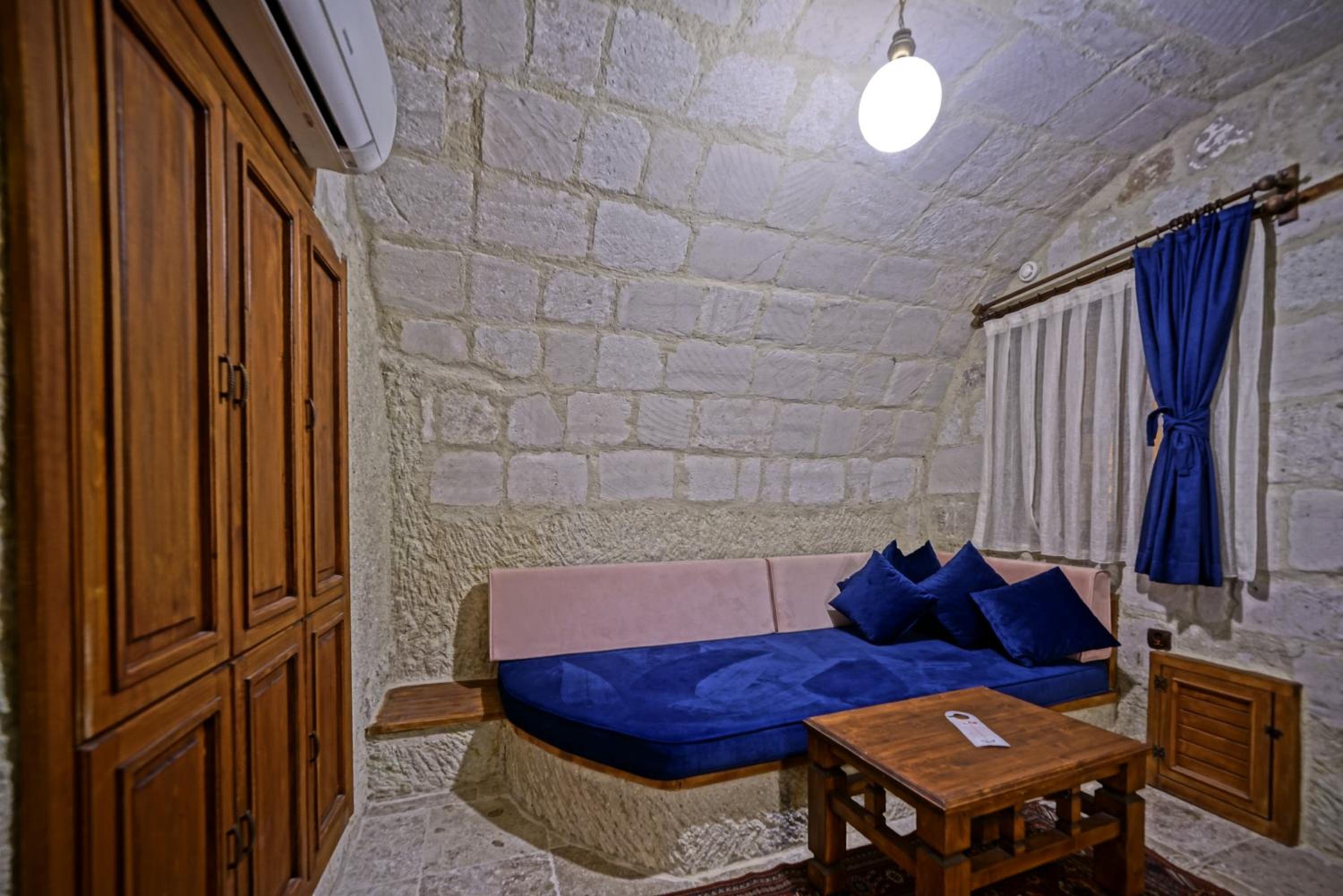 Classic Cave Suite - Photo 1