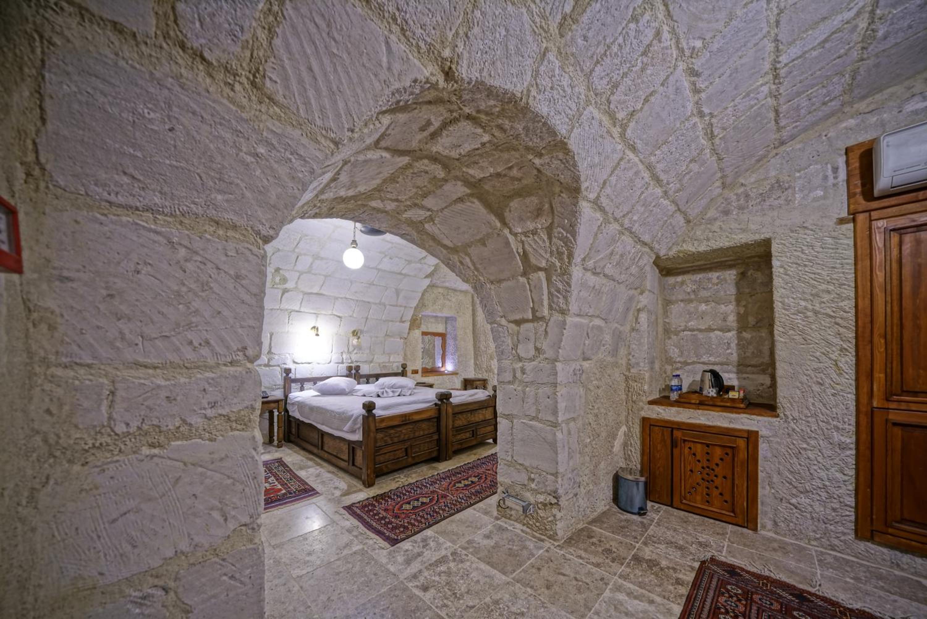 Classic Cave Suite - Photo 12