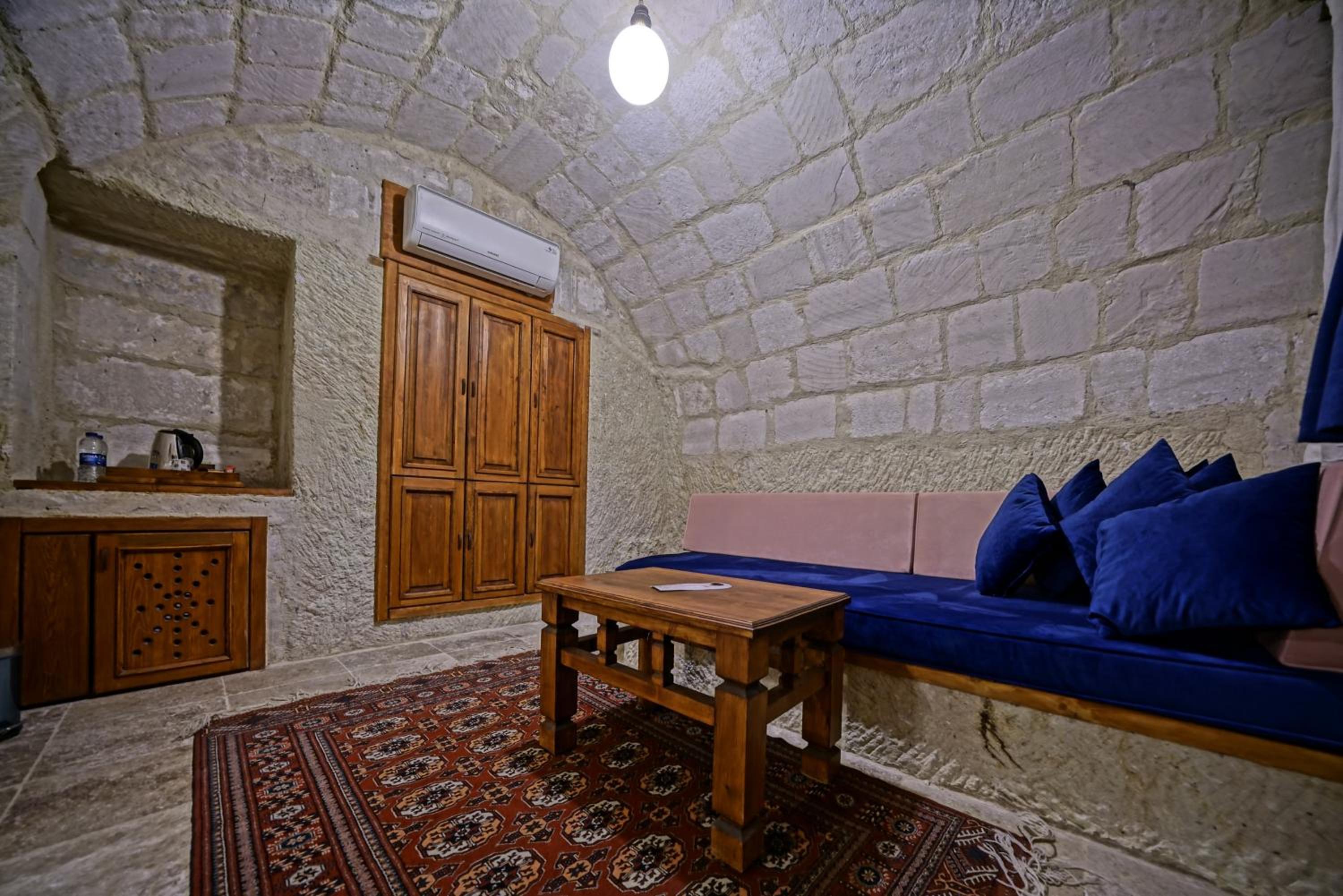 Classic Cave Suite - Photo 11