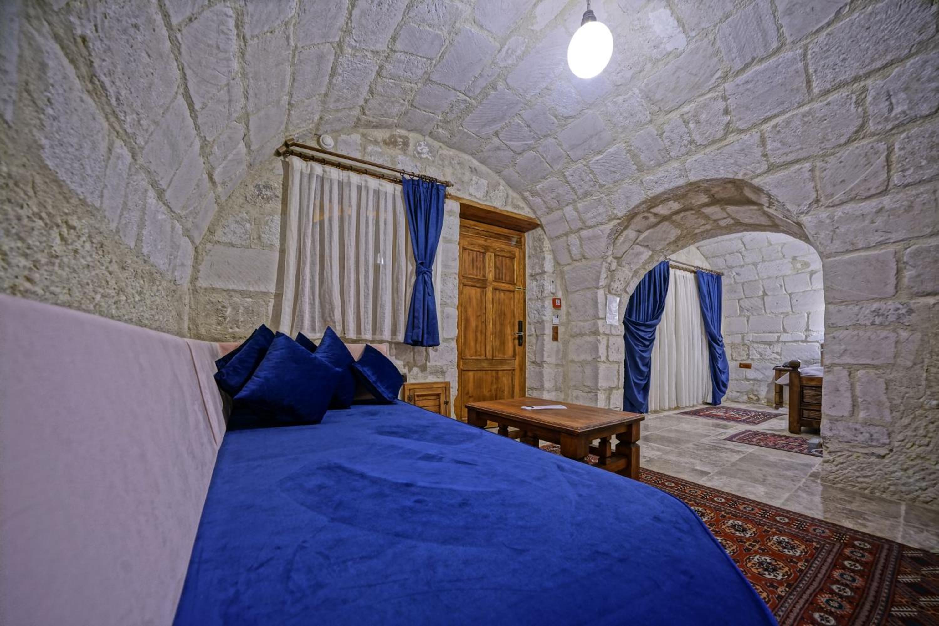 Classic Cave Suite - Photo 9