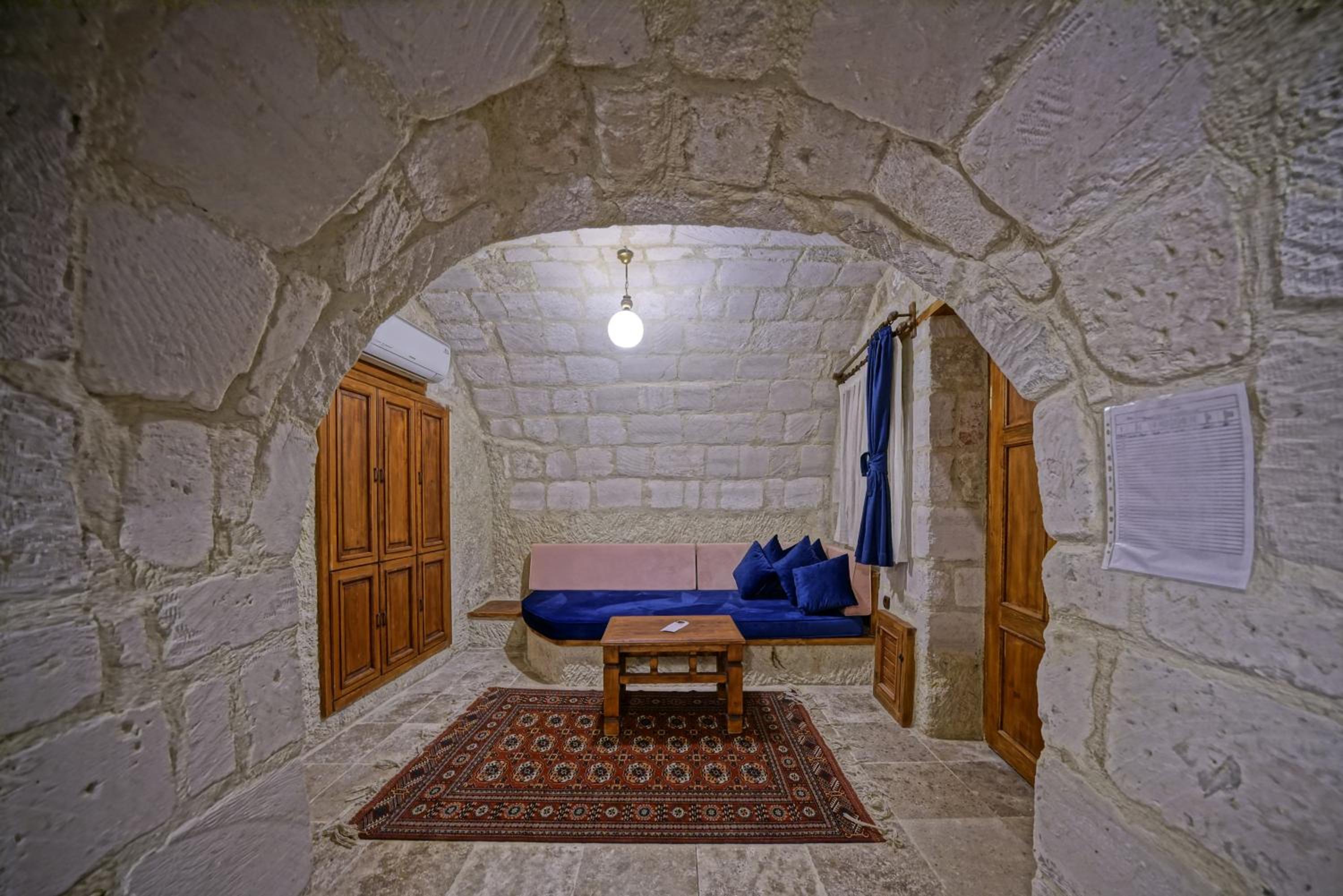 Classic Cave Suite - Photo 10