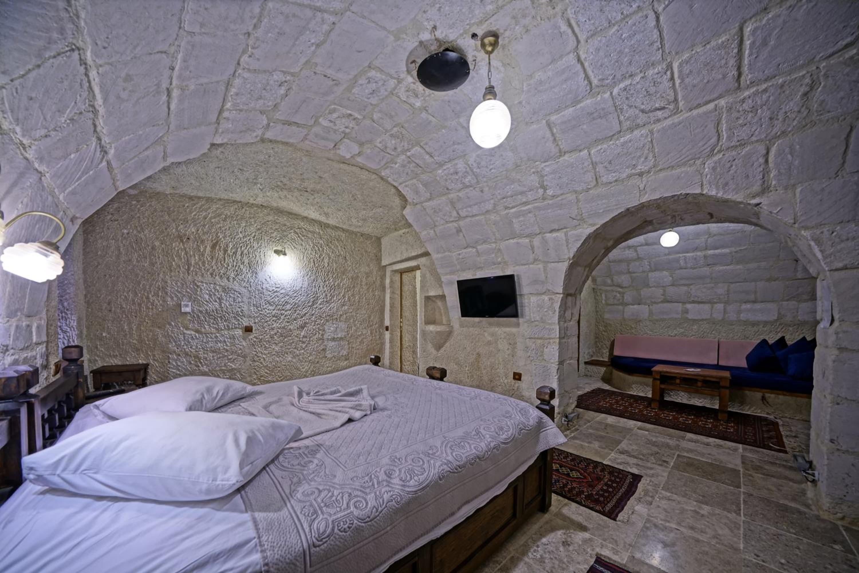 Classic Cave Suite - Photo 8