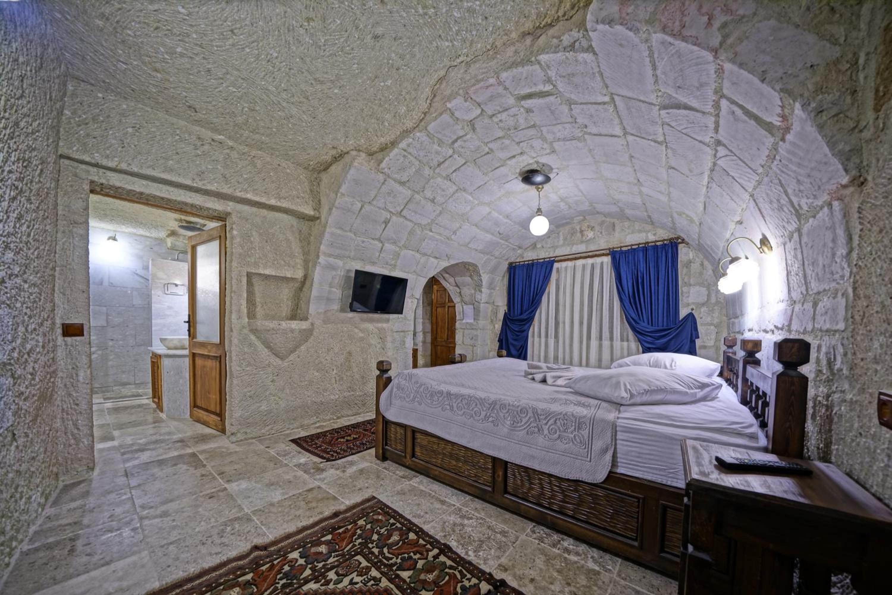 Classic Cave Suite - Photo 6
