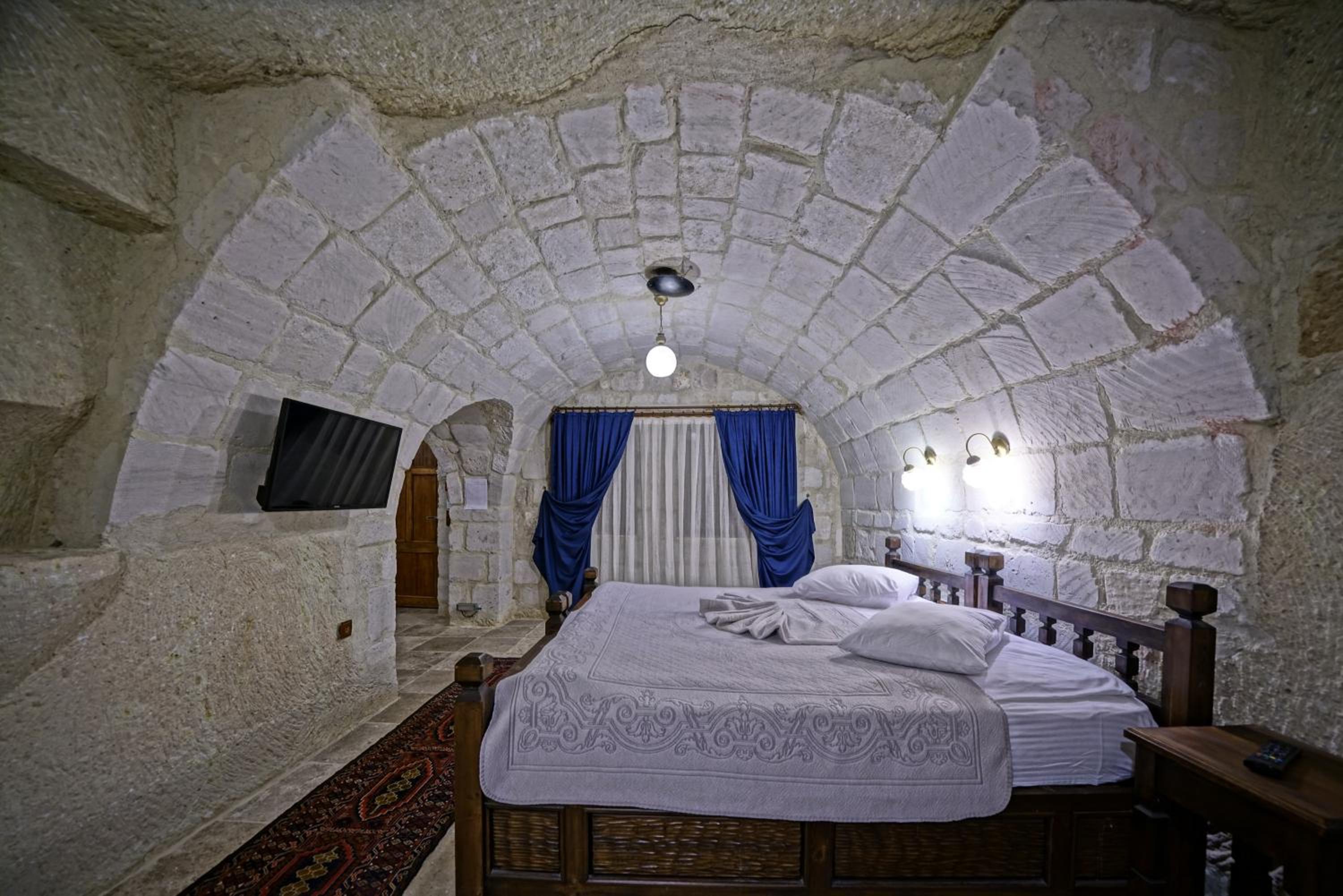 Classic Cave Suite - Photo 5