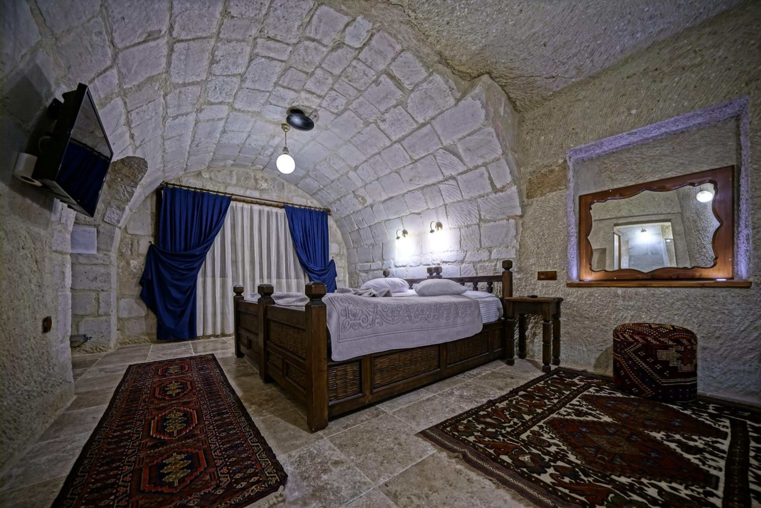 Classic Cave Suite - Photo 2