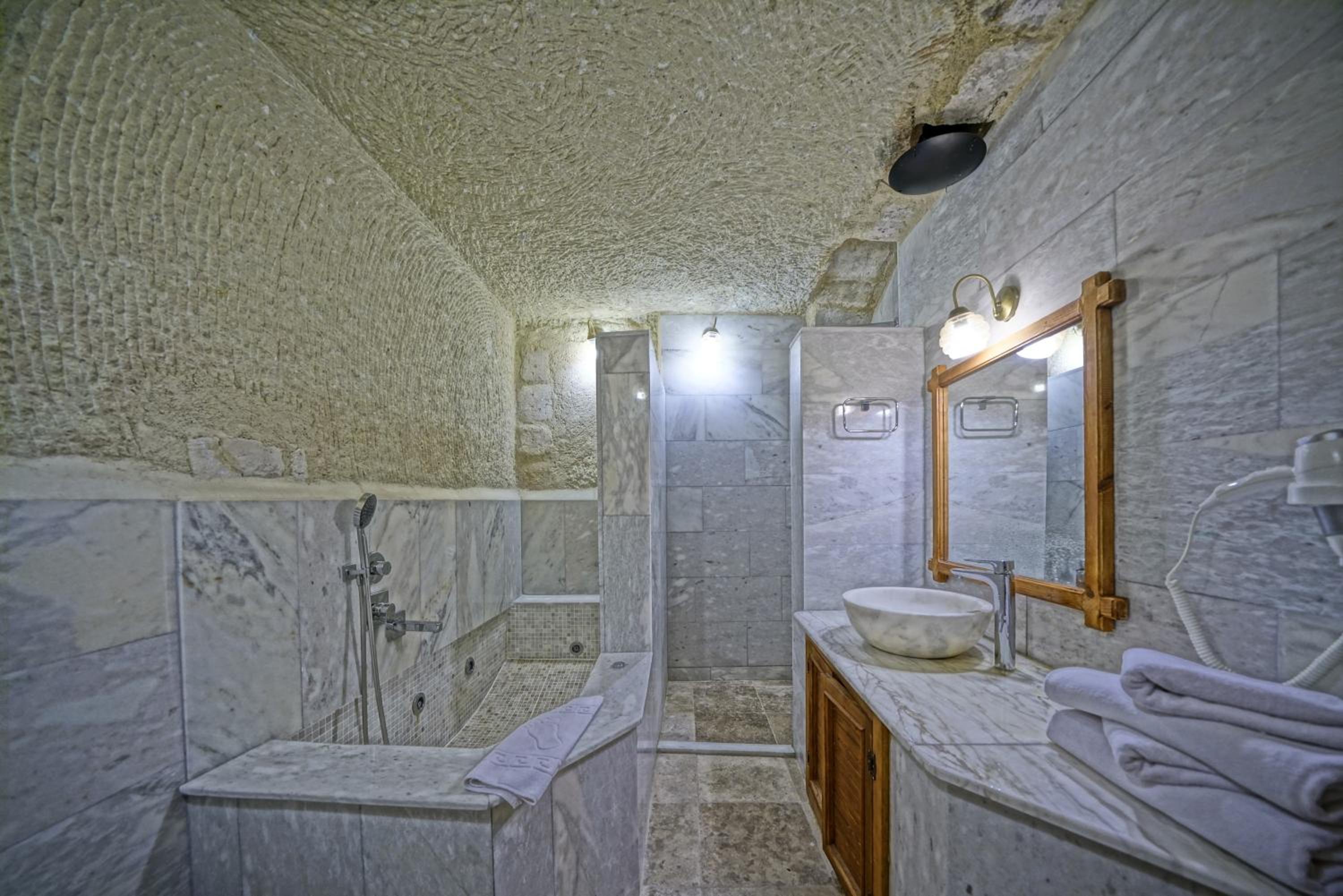 Classic Cave Suite - Photo 3