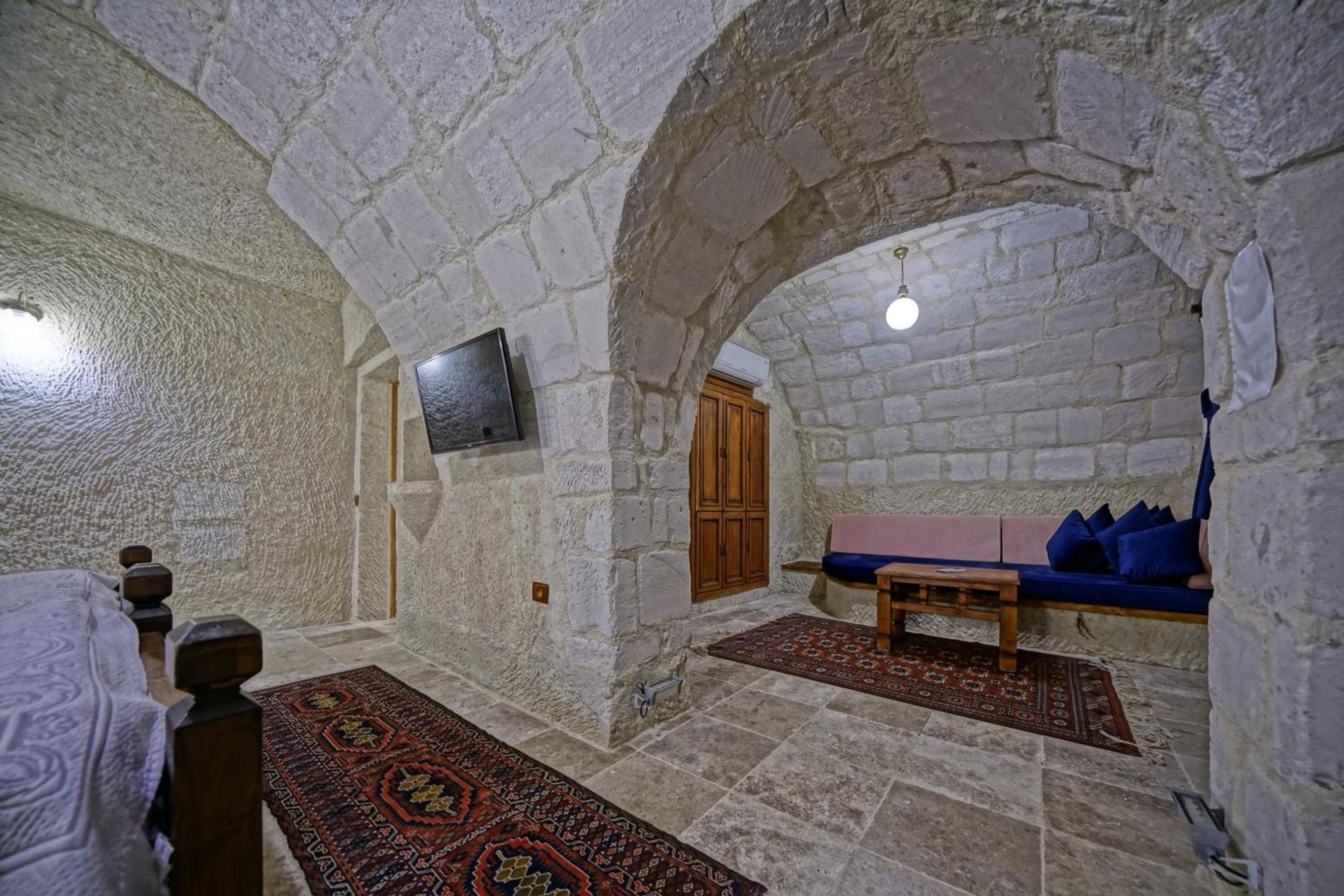 Classic Cave Suite - Photo 4