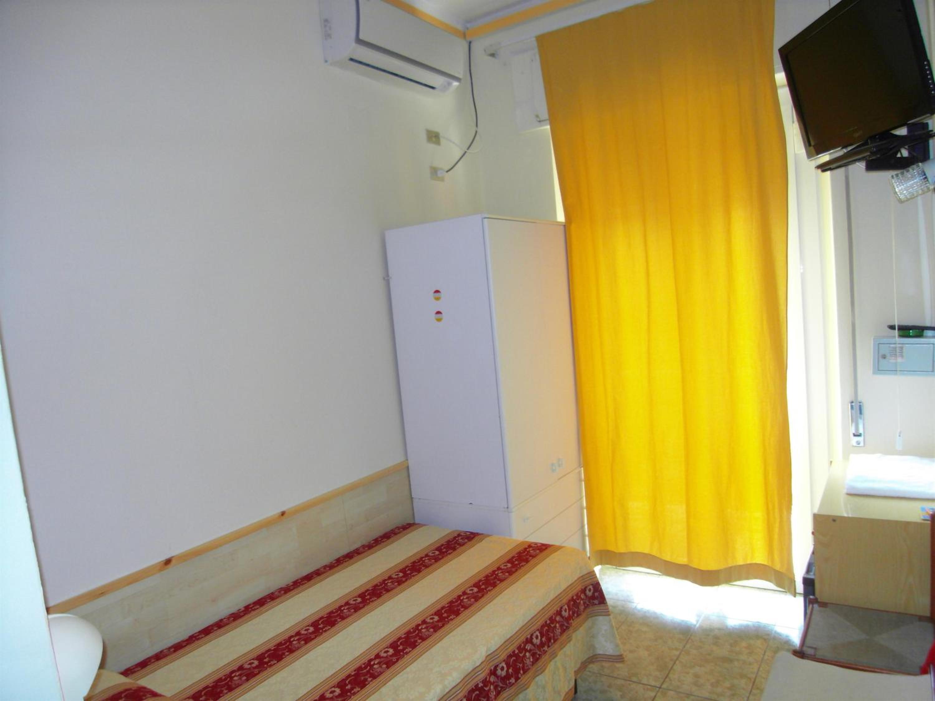 Single Room with Private External Bathroom photo 2
