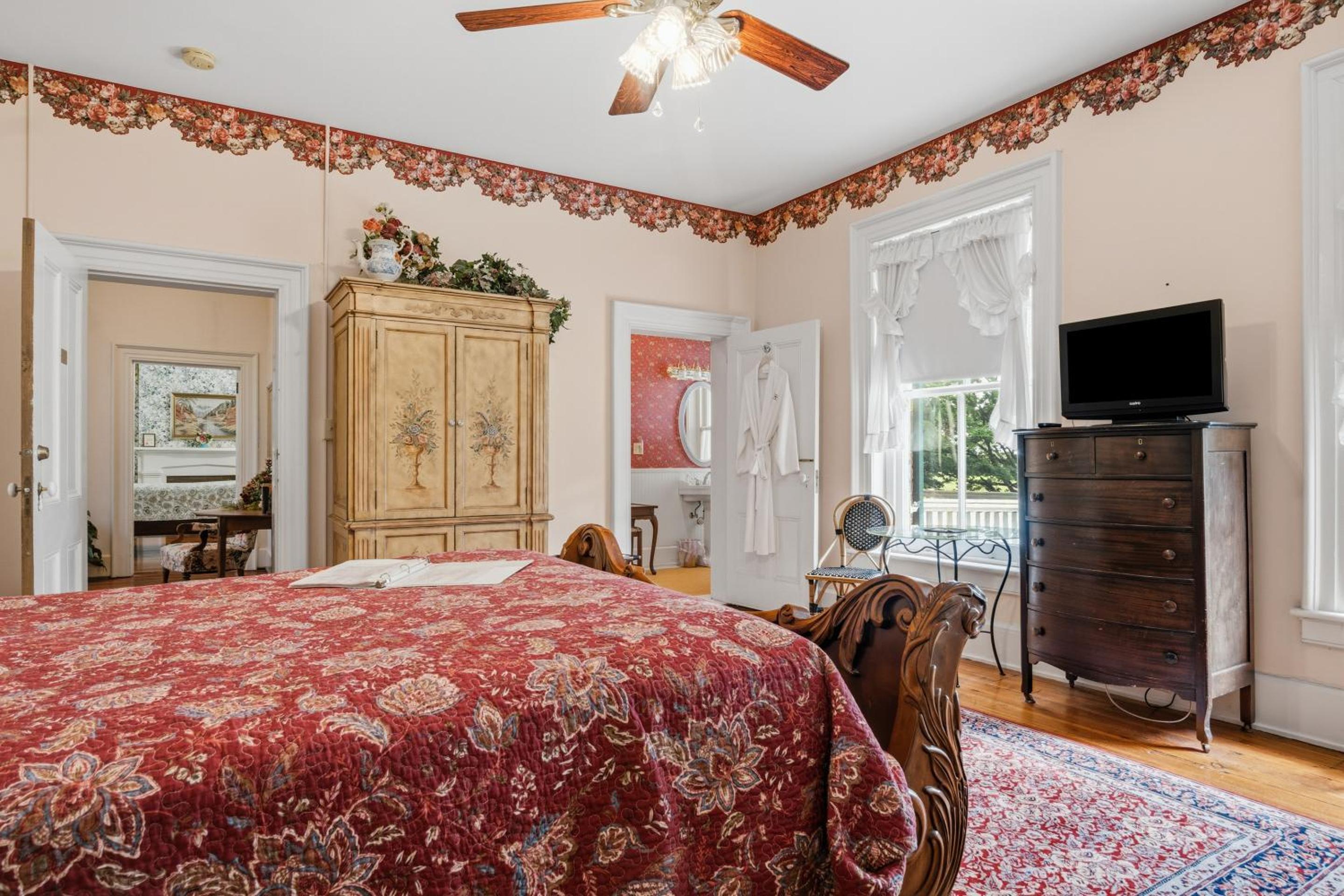 Deluxe Queen Room