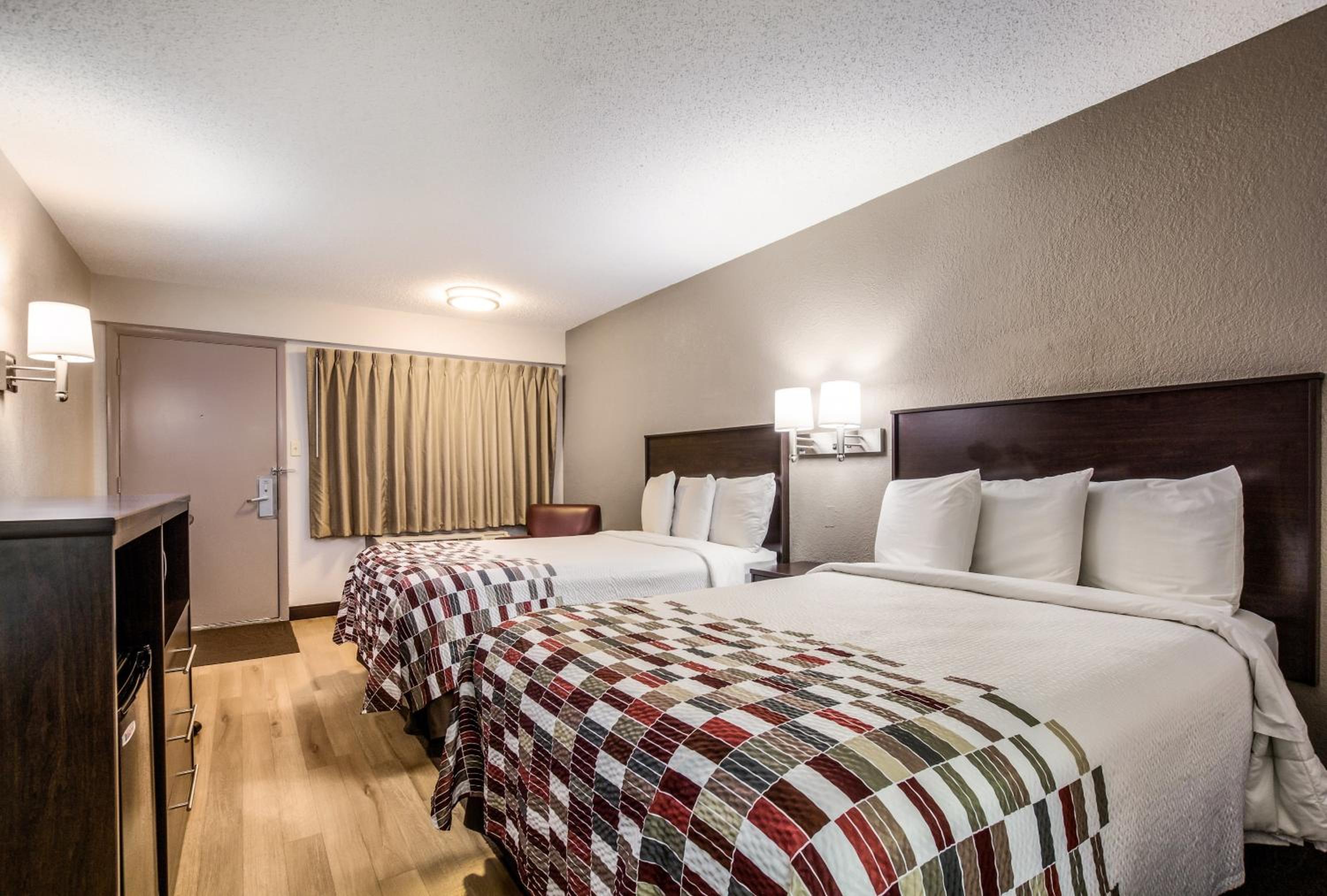 Deluxe Room with Two Double Beds Smoke Free - Photo 2