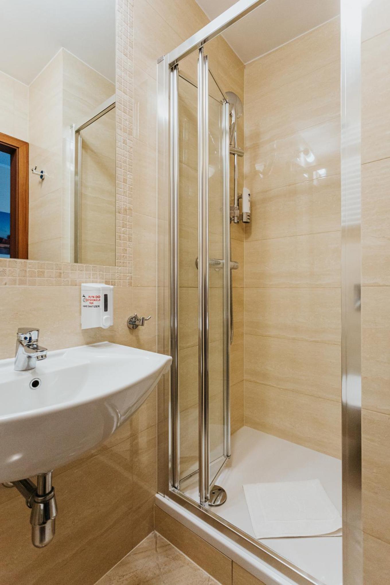 Standard Double Room - Photo 5