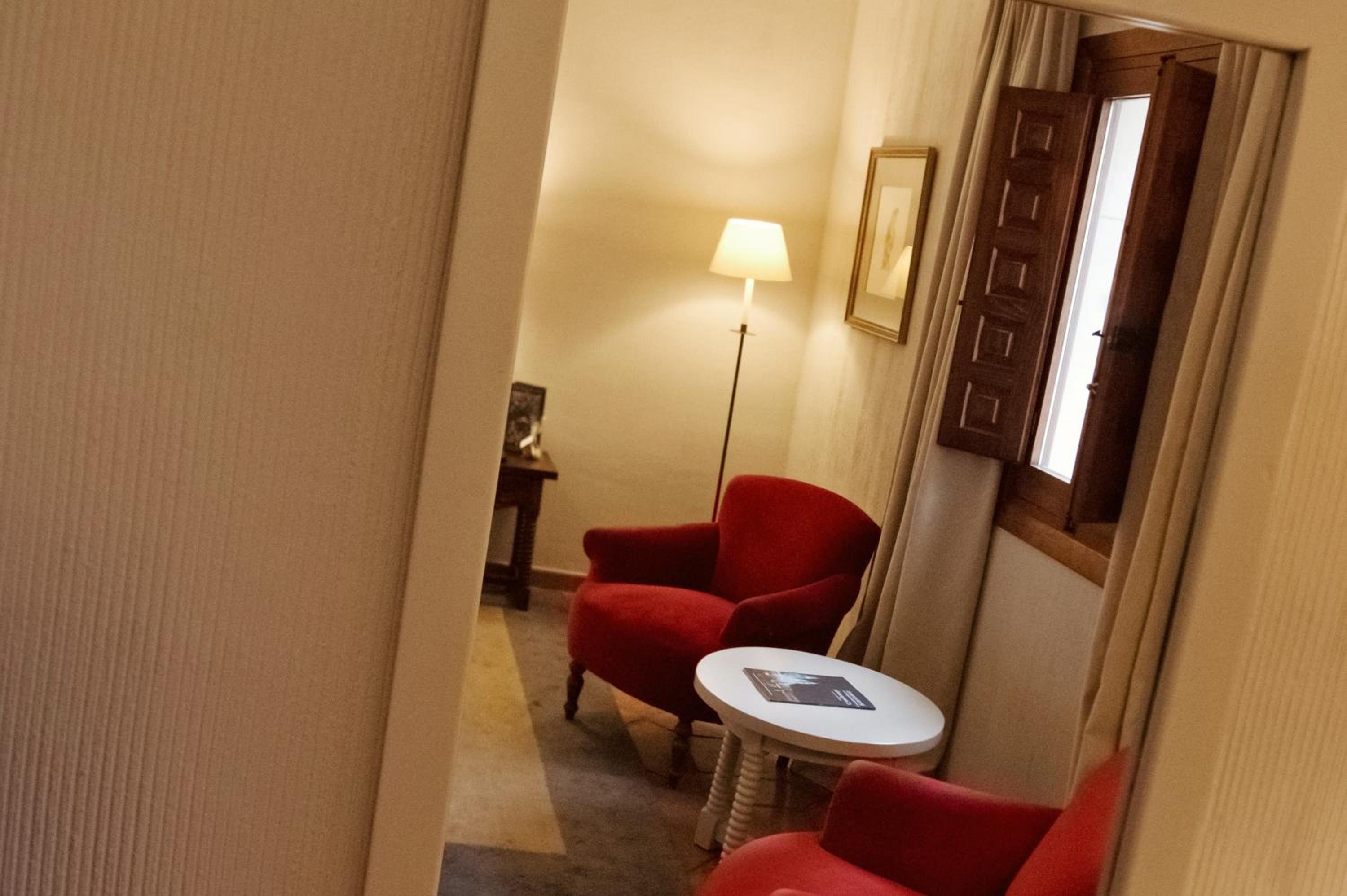 Standard Double Room (2 Adults + 1 Child) - Photo 1