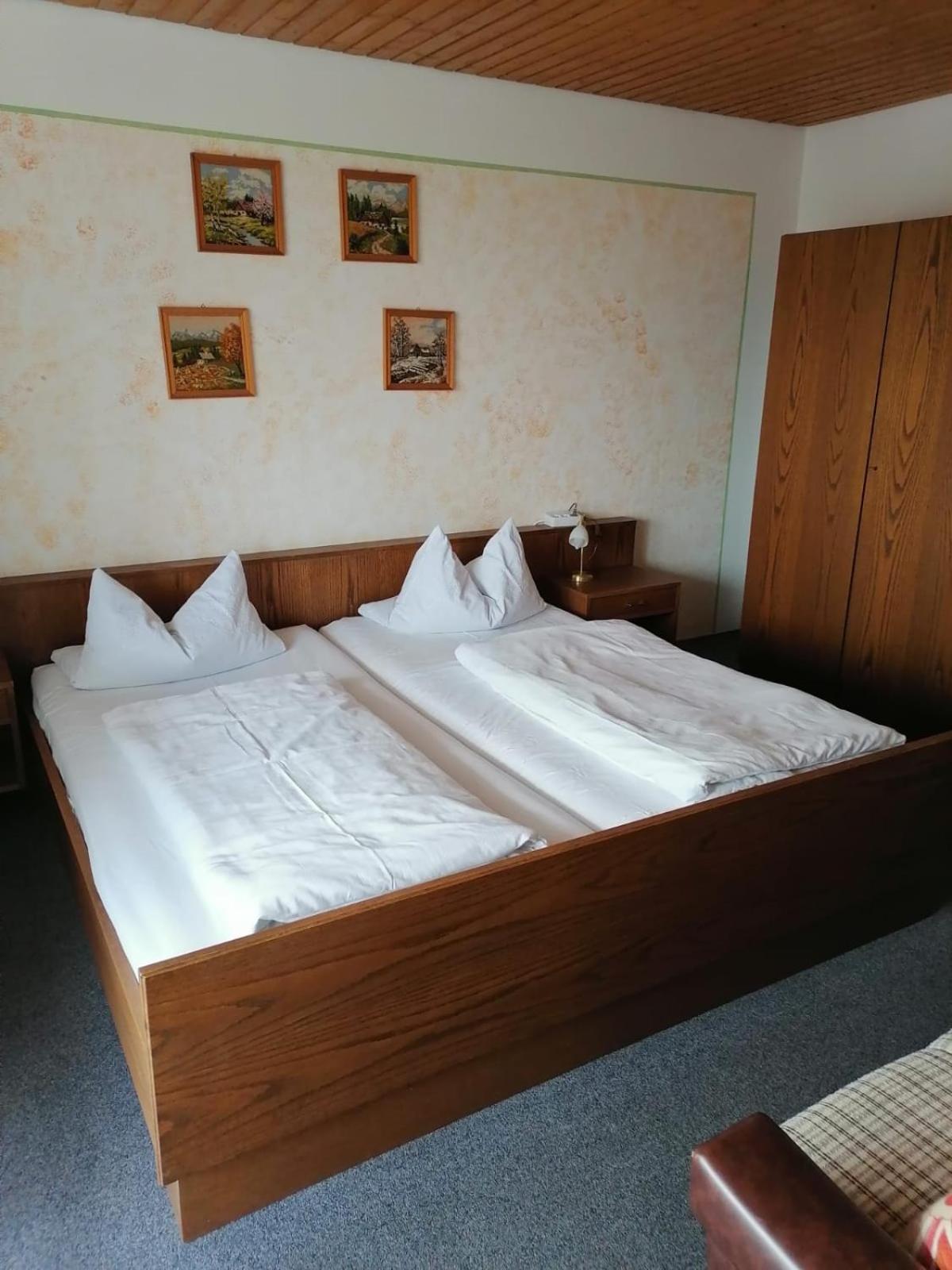 Double Room with Balcony (2 Adults + 1 Child) - Photo 1