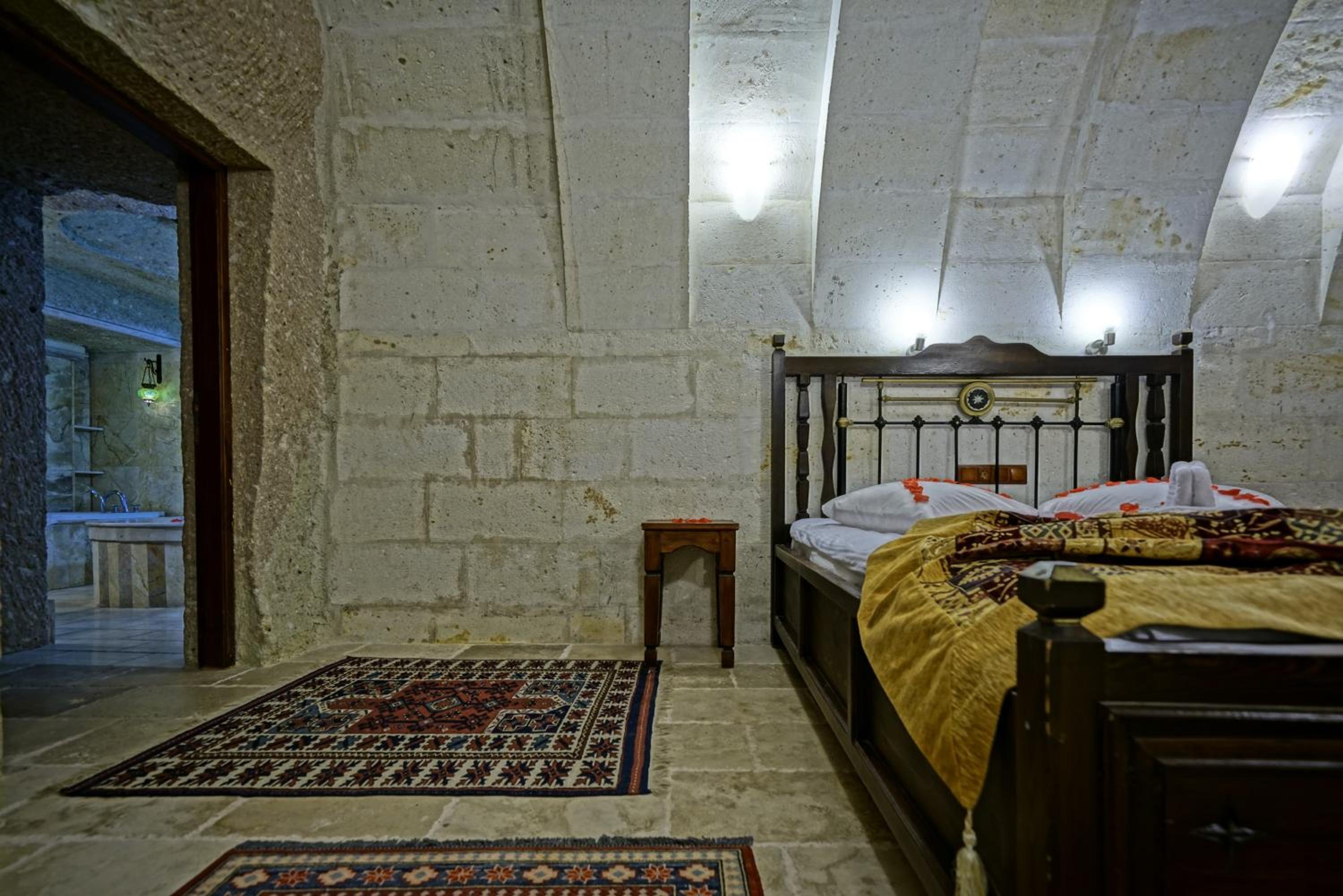 Luxury Cave Suite with Turkish Bath - Photo 16