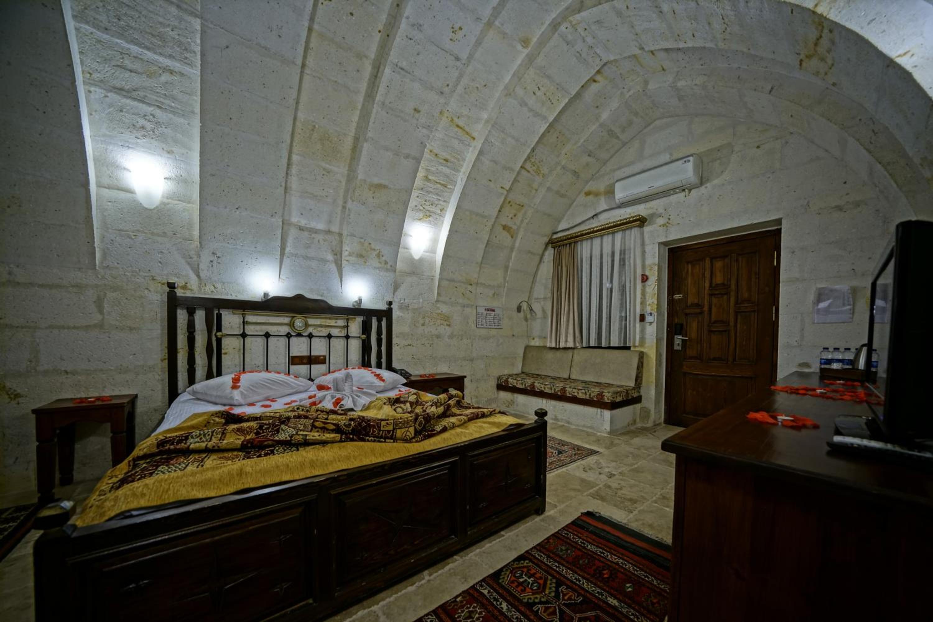 Luxury Cave Suite with Turkish Bath - Photo 13