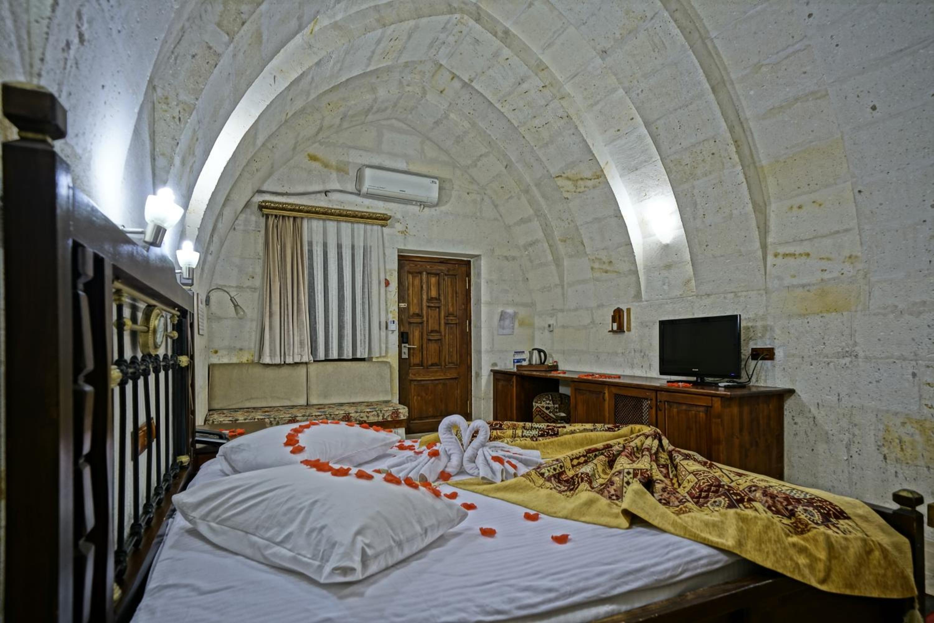 Luxury Cave Suite with Turkish Bath - Photo 29