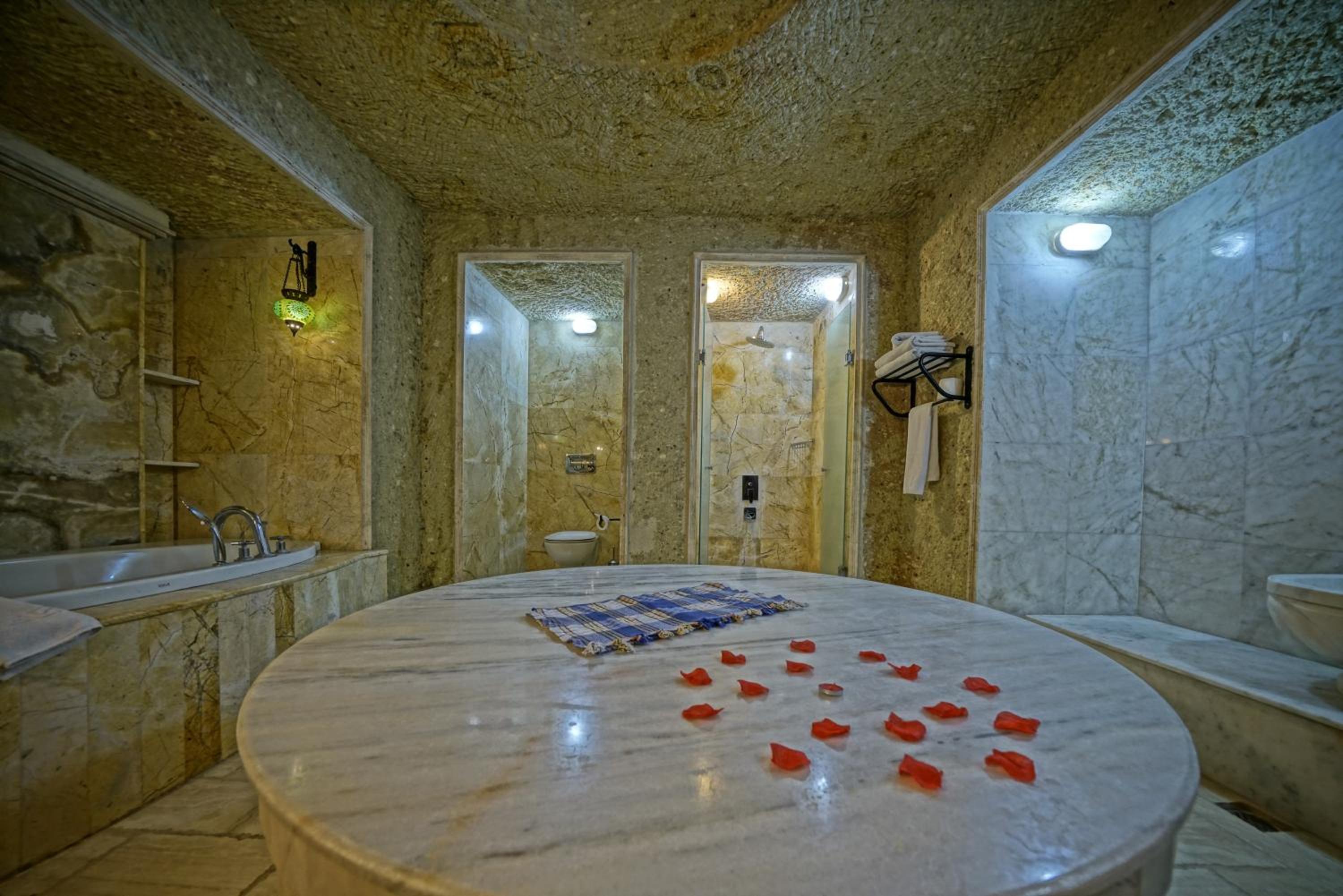 Luxury Cave Suite with Turkish Bath - Photo 34