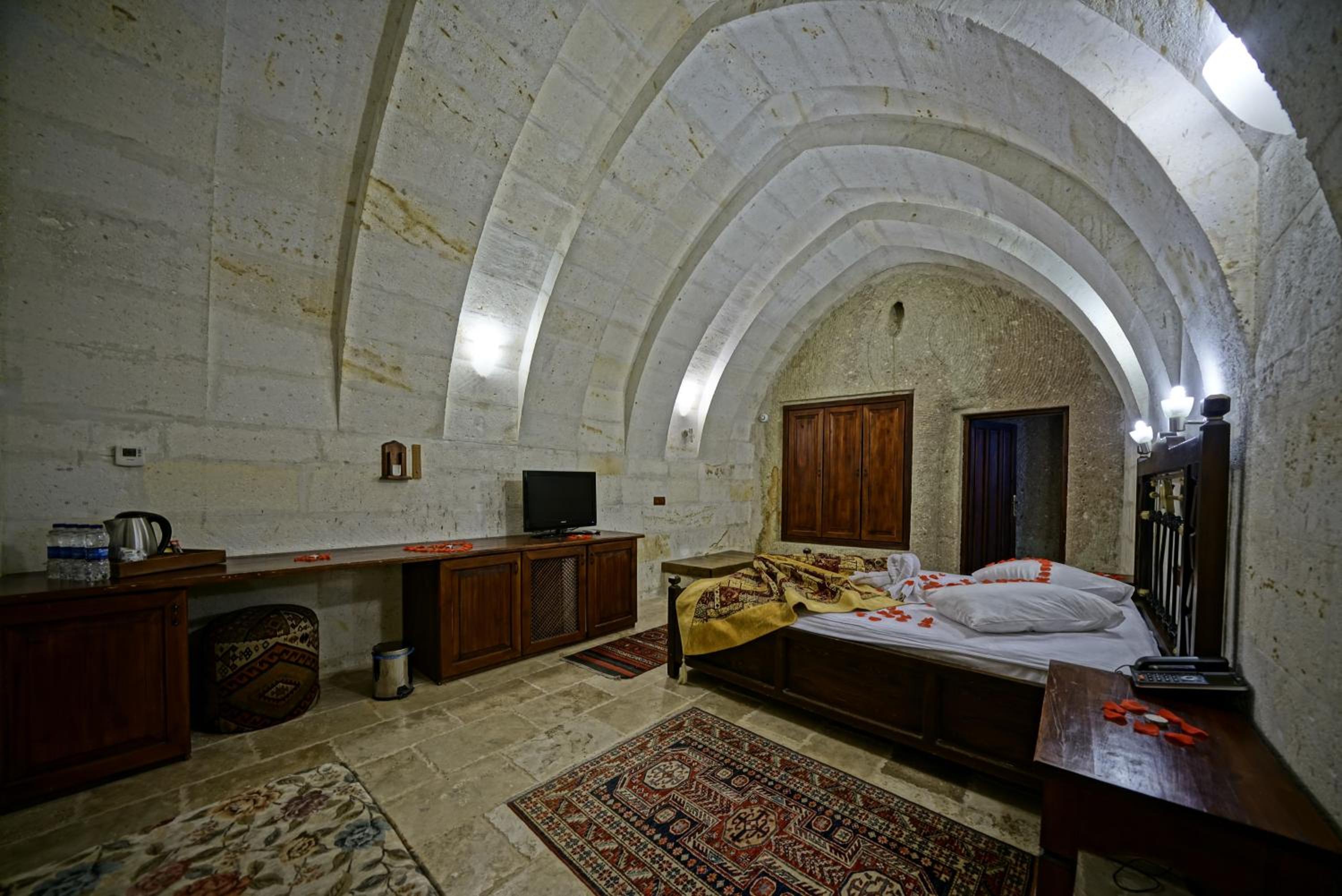 Luxury Cave Suite with Turkish Bath - Photo 32