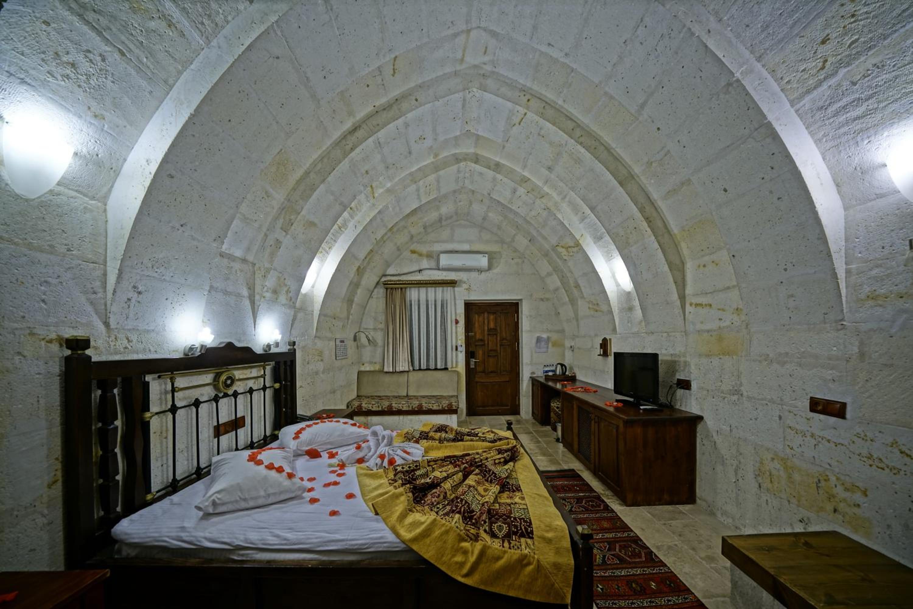 Luxury Cave Suite with Turkish Bath - Photo 35
