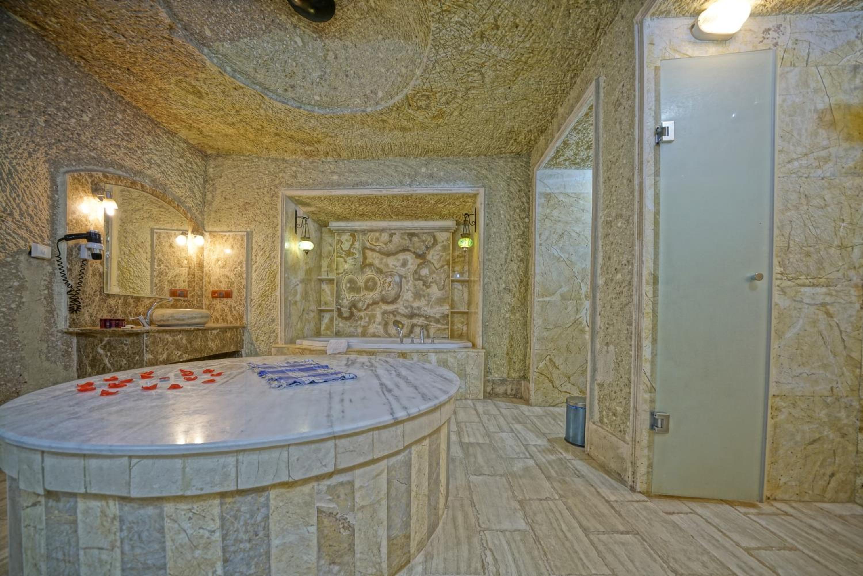 Luxury Cave Suite with Turkish Bath - Photo 9